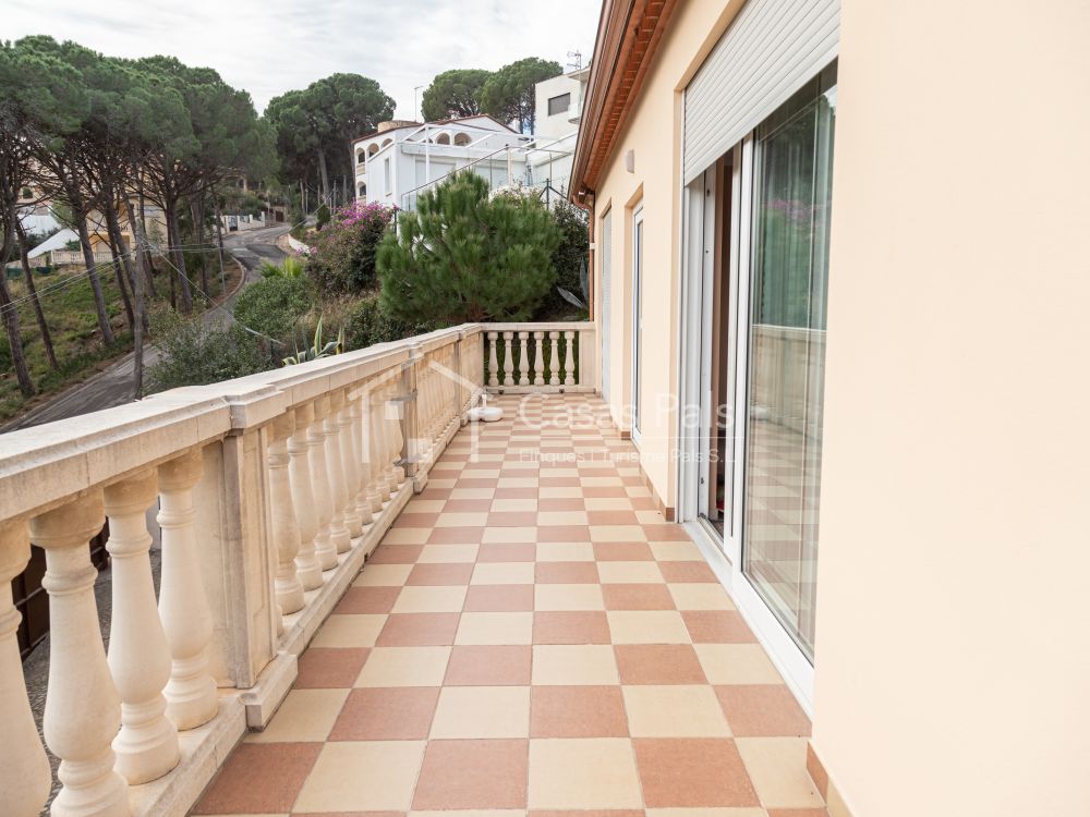 Große Villa mit Meerblick am Strand von Pals