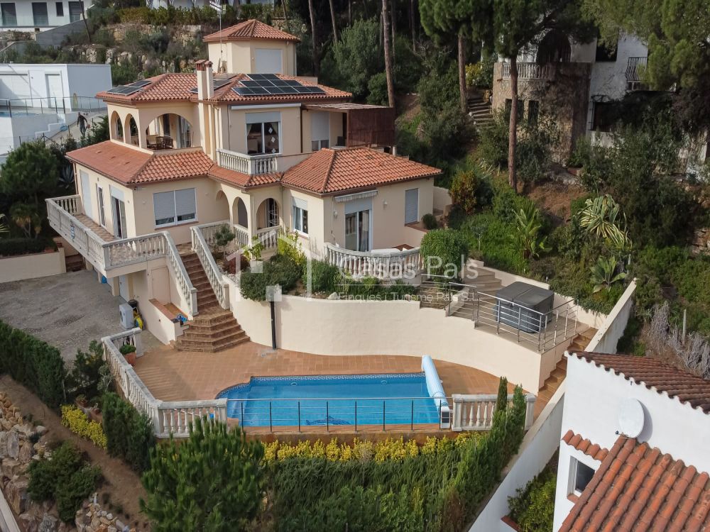 Große Villa mit Meerblick am Strand von Pals