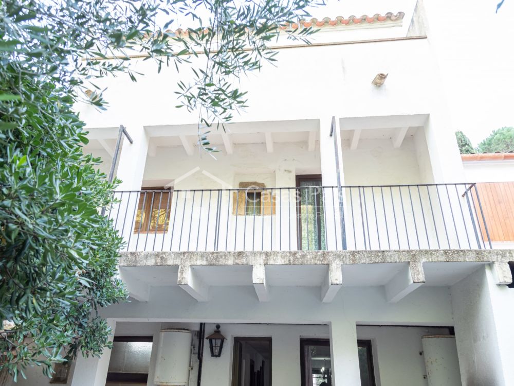 semi-detached house near the beach