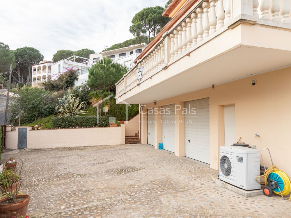 Große Villa mit Meerblick am Strand von Pals