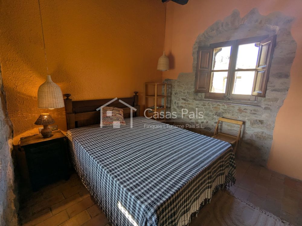 Casa de poble al centre de Torrent (Costa Brava)