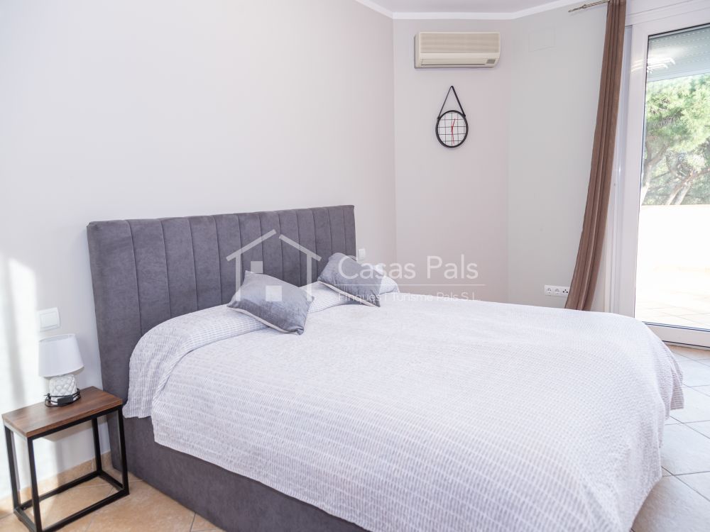 Large villa with sea views on Pals beach