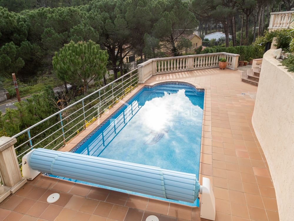 Große Villa mit Meerblick am Strand von Pals