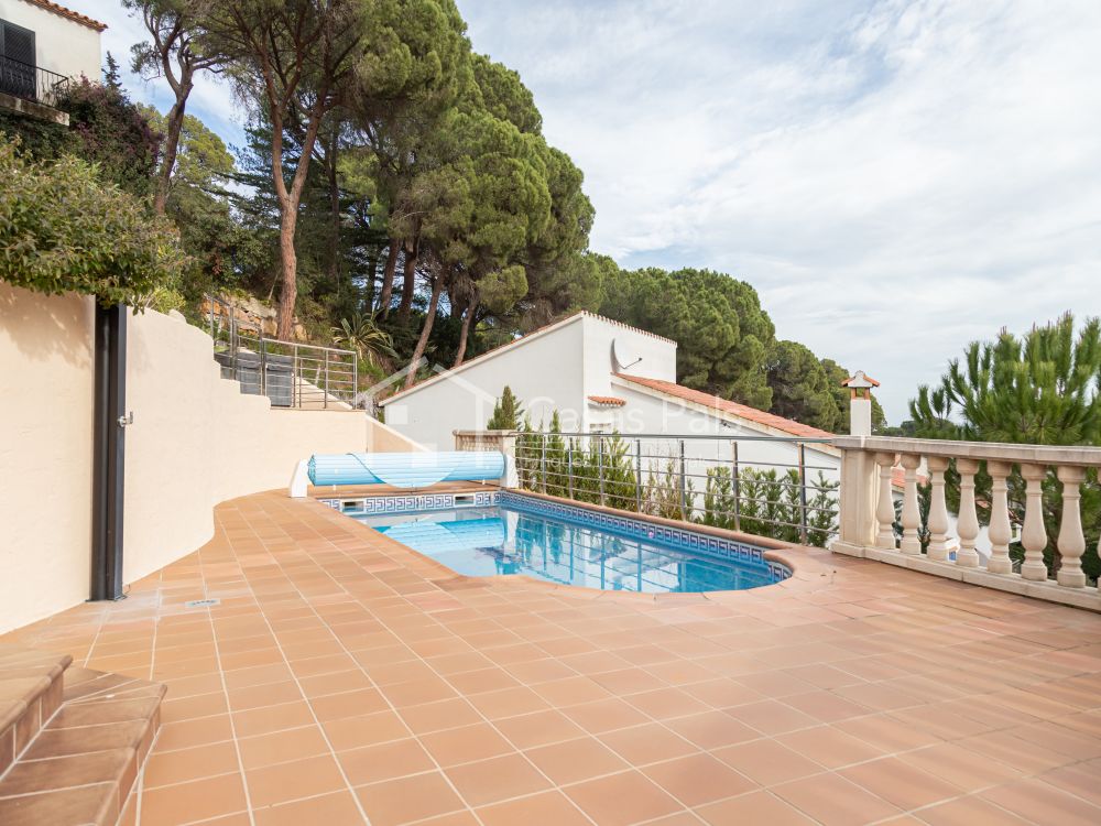 Große Villa mit Meerblick am Strand von Pals