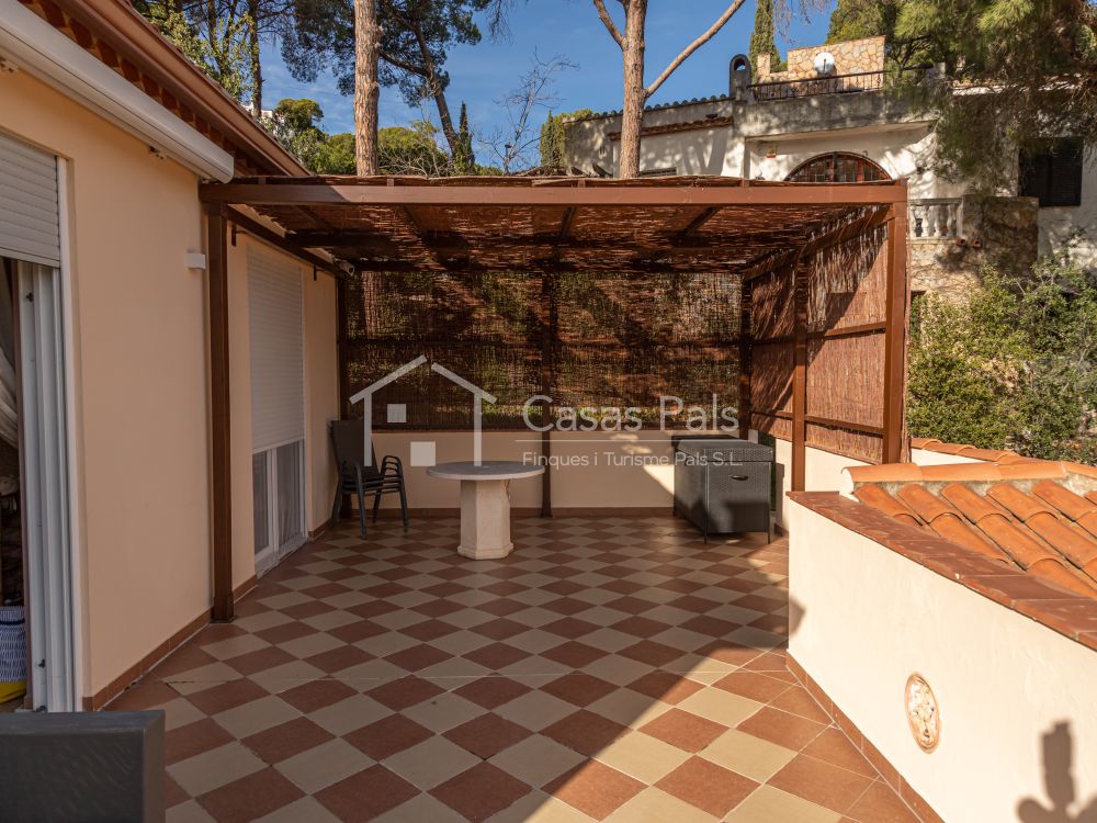 Large villa with sea views on Pals beach