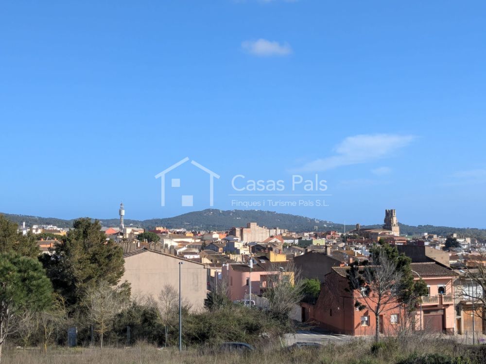 Casa independent situada en una tranquil·la zona residencial de Palafrugell.