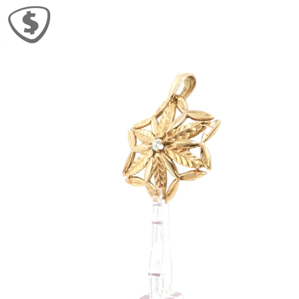 18ct Yellow Gold Flower Pendant
