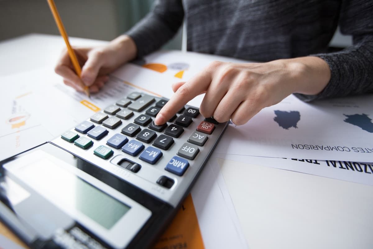 businesswoman-calculating-cash-flow.jpg