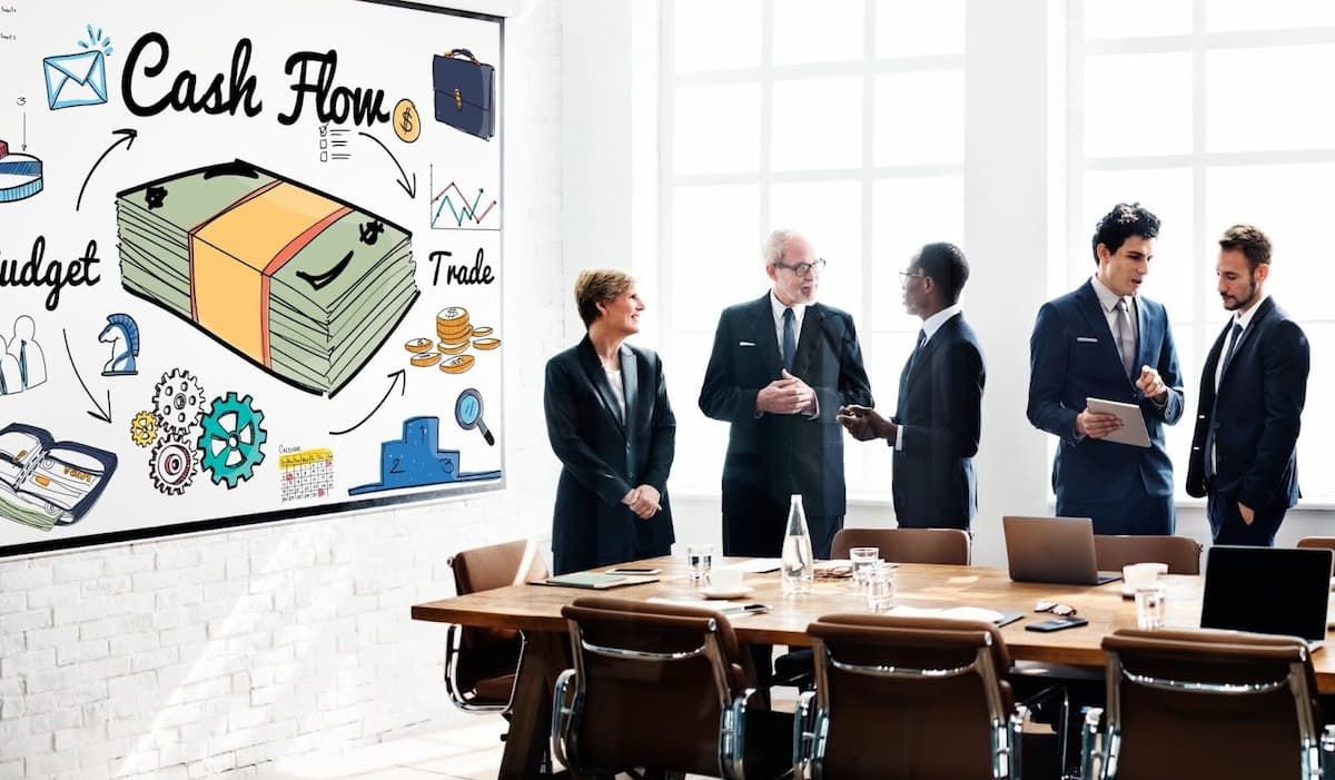 Rolling cash flow strengthens control and adaptability