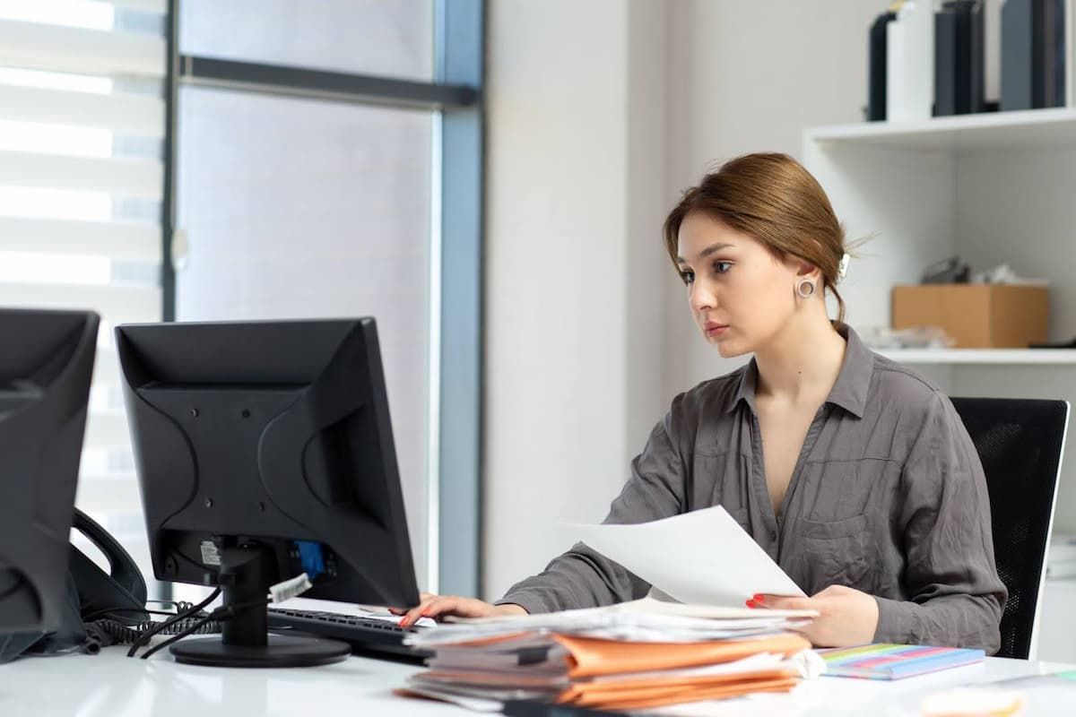 Entrepreneur preparing a cash flow statement