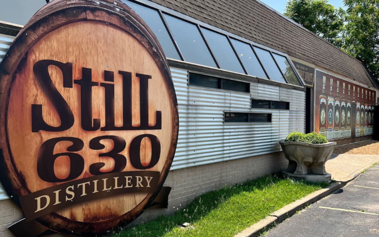 St Louis Distillery Honors 1776 in Whiskey