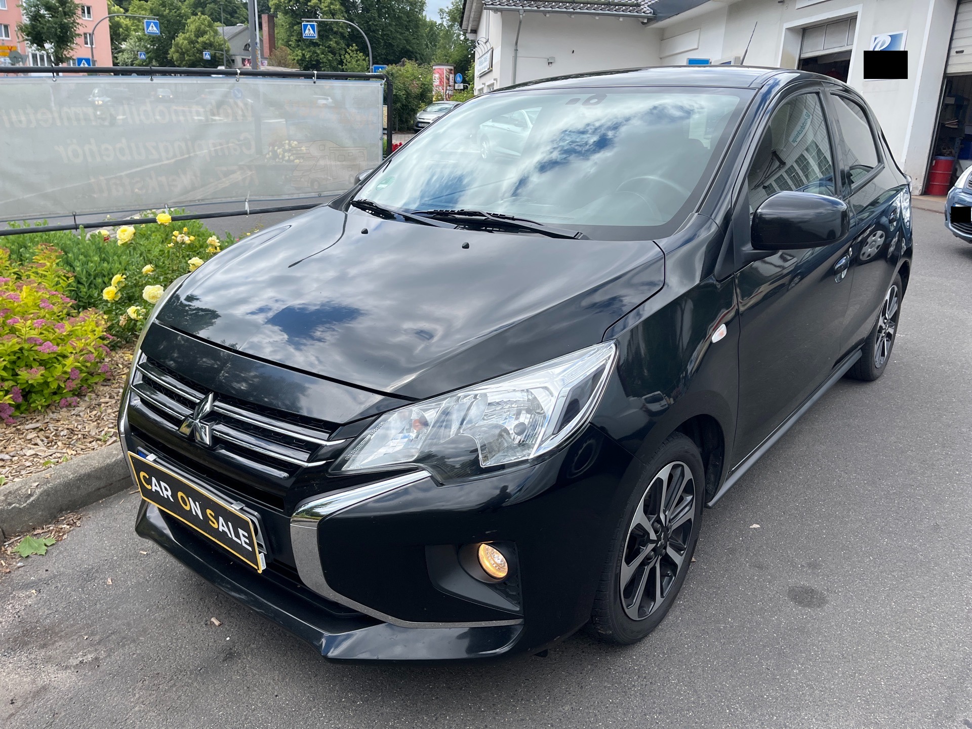 Mitsubishi Space