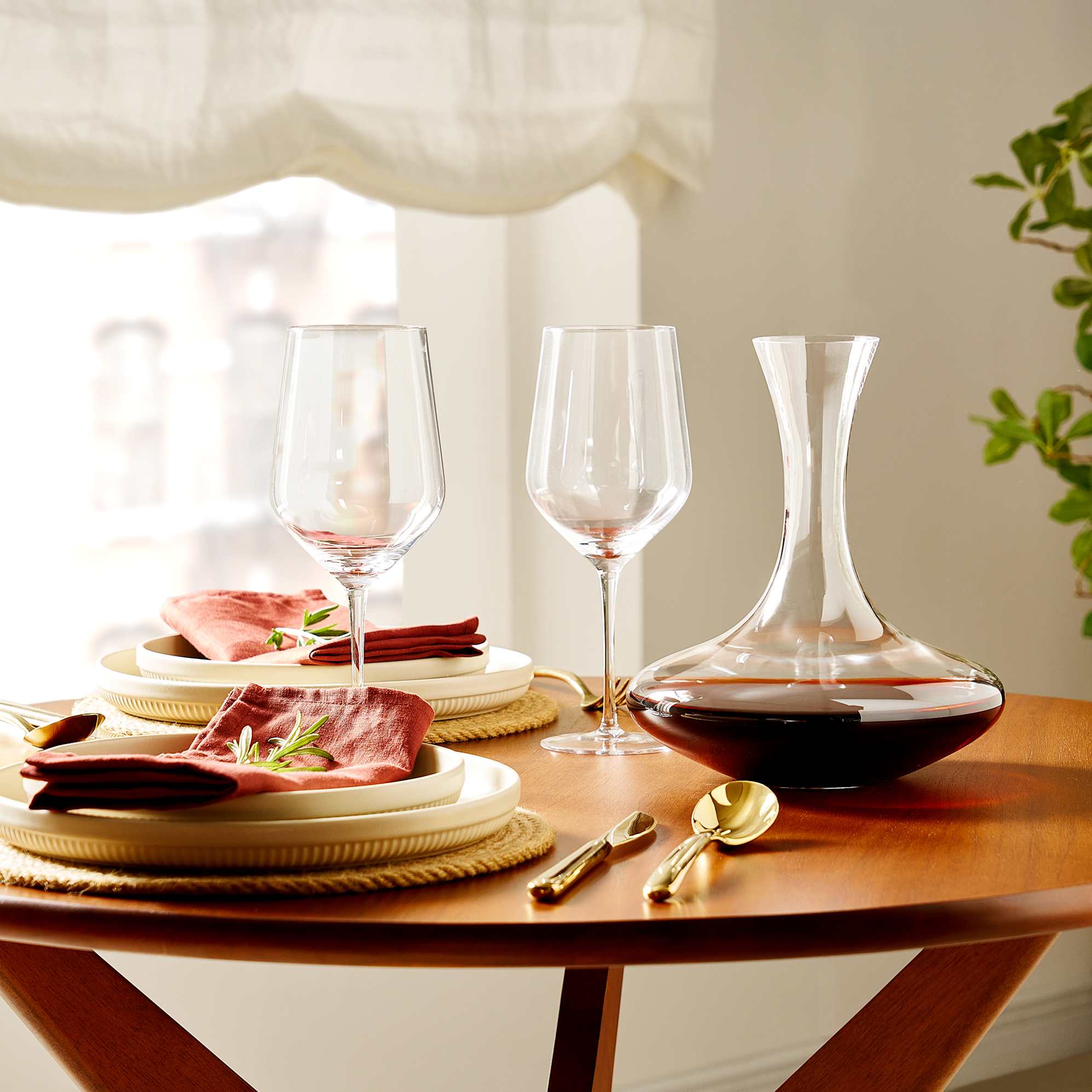 Lucent Red Wine Glasses, Set of 4 3