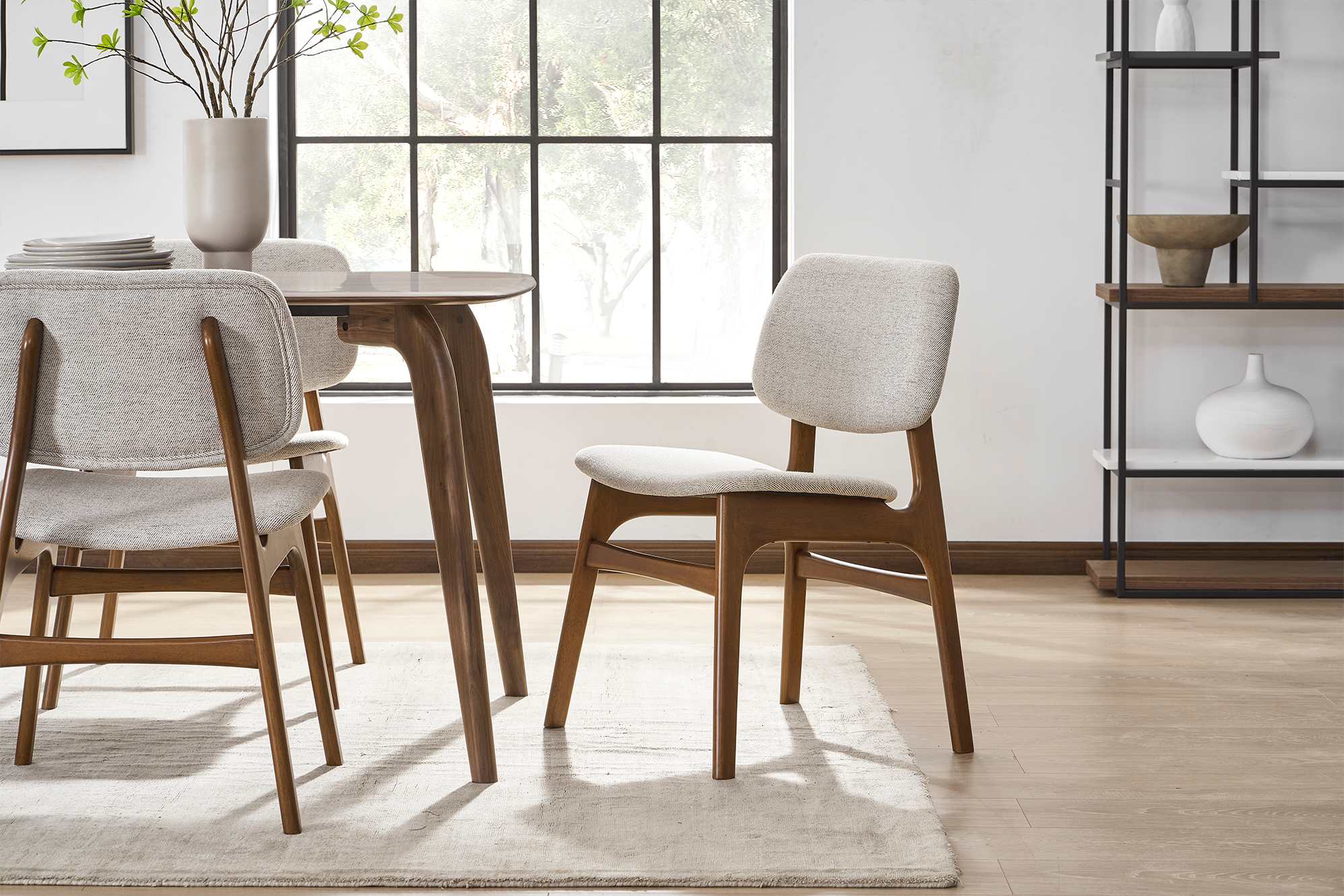 Vincent Dining Table with 4 Joshua Chairs, Walnut 4