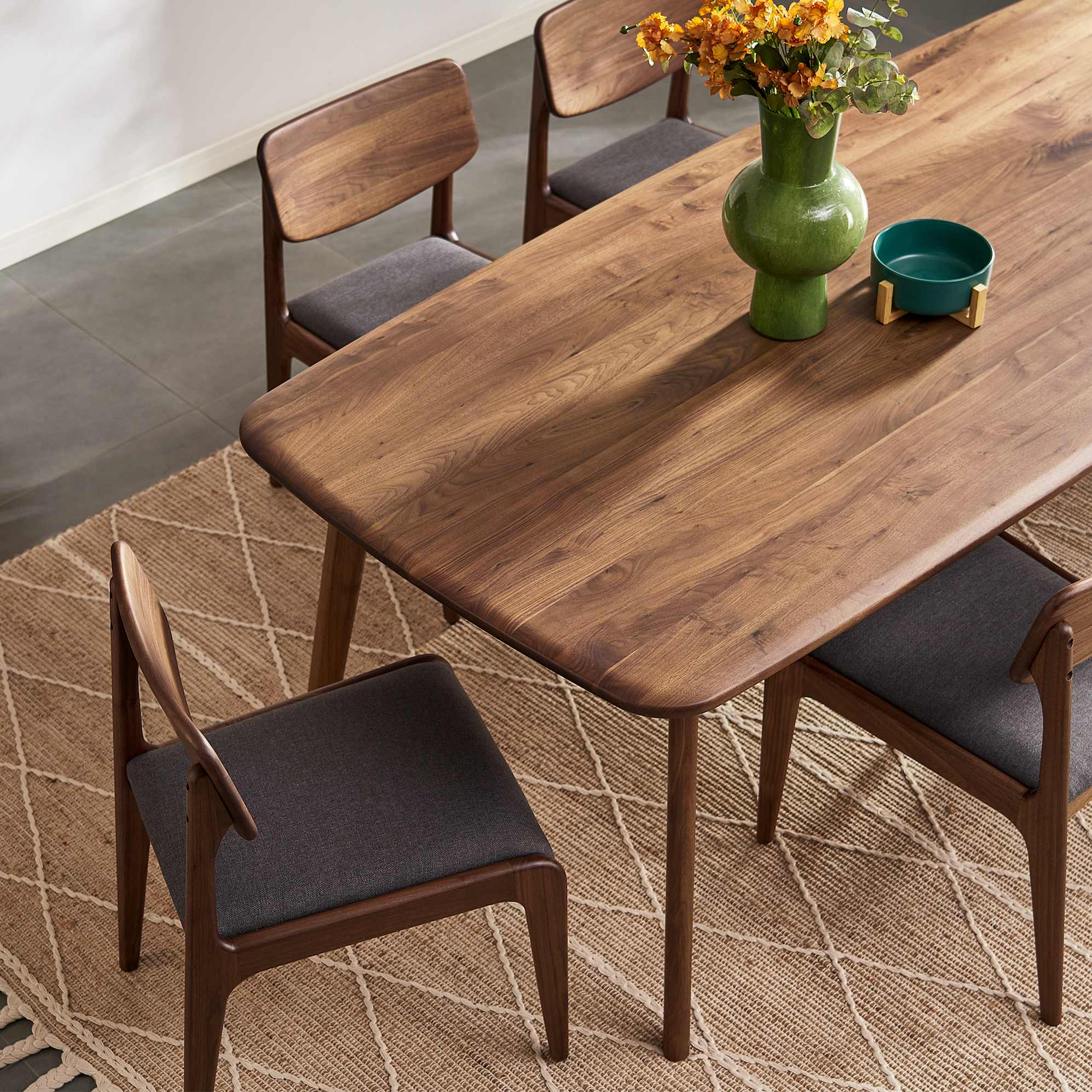 Vincent Dining Table, Walnut 3