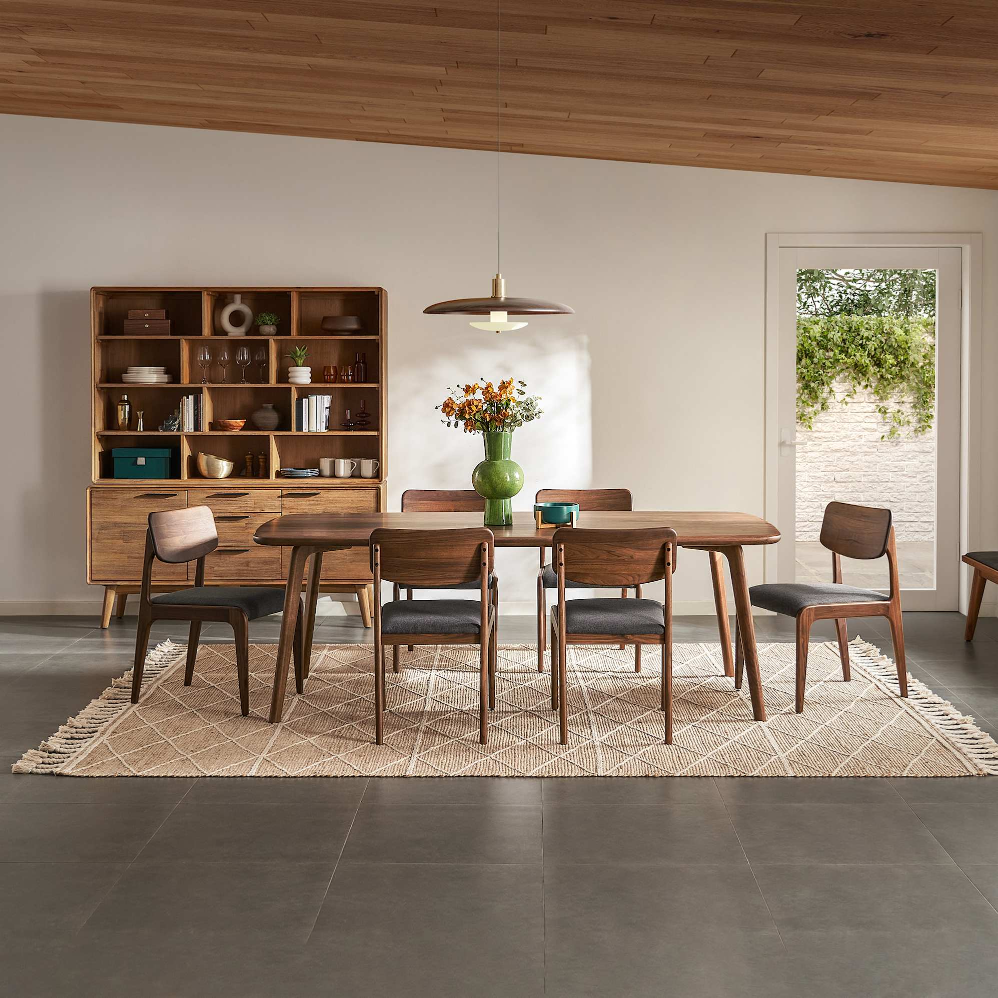 Vincent Dining Table, Walnut 2