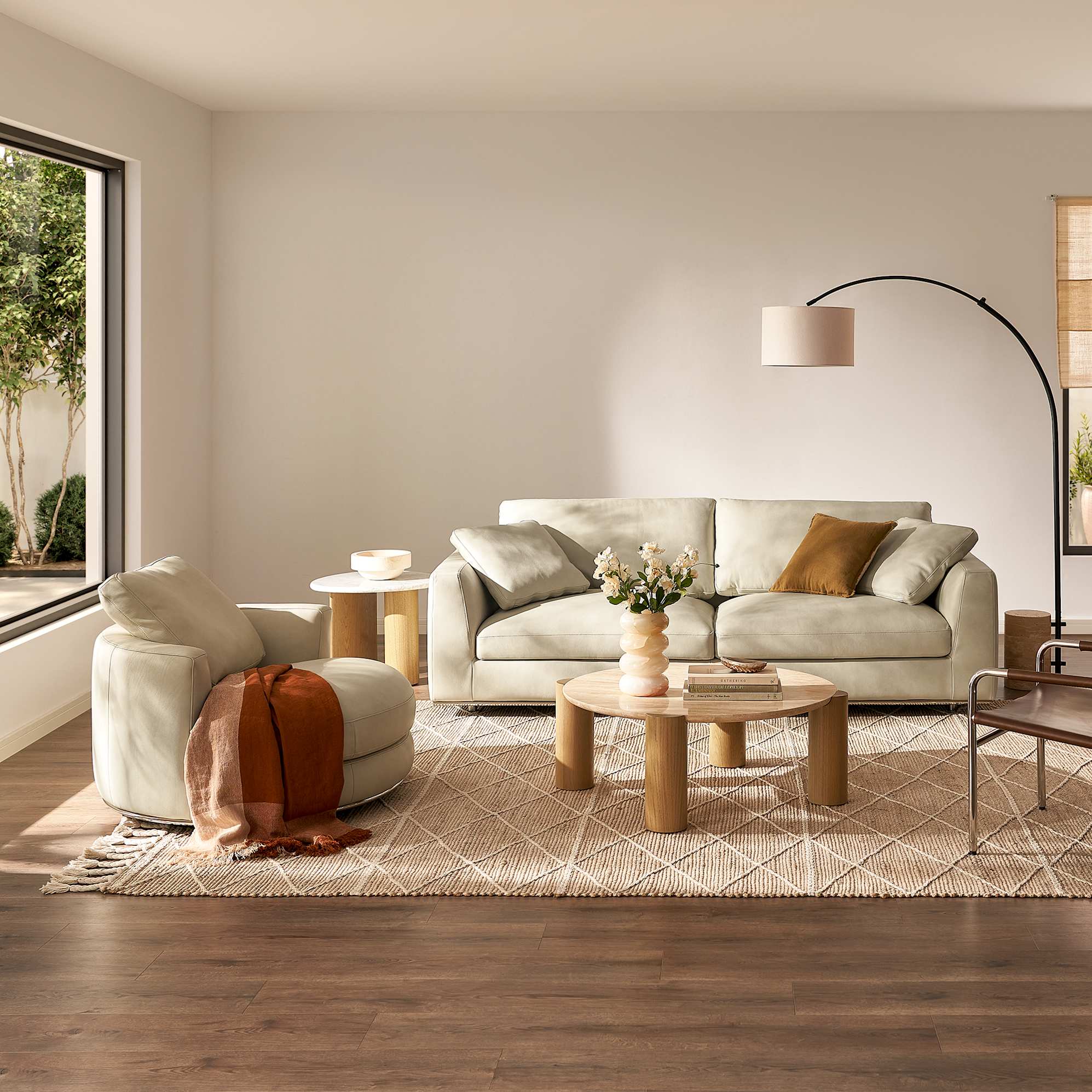 Hamilton Leather Round Swivel Armchair 2