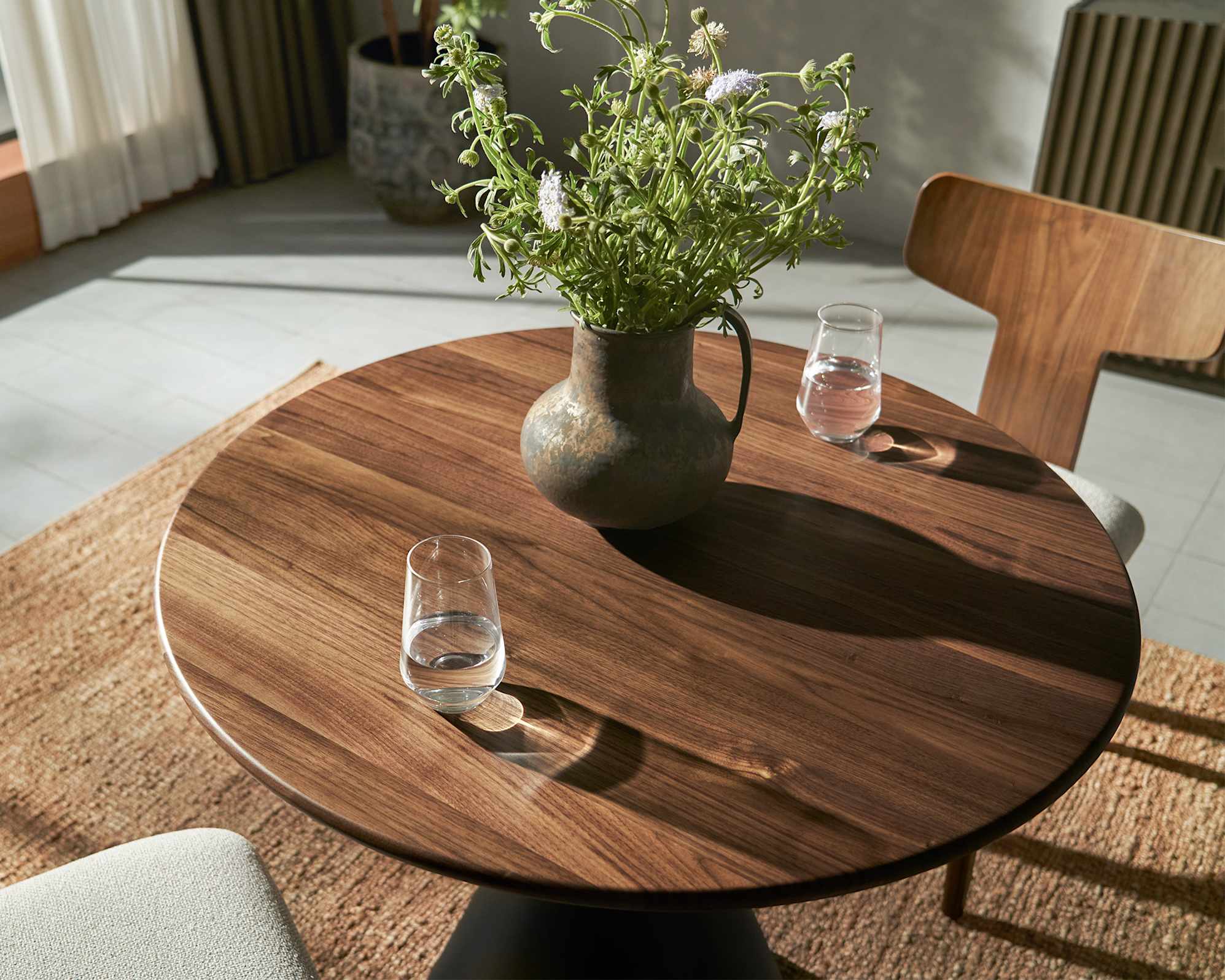 Forma Round Dining Table 2
