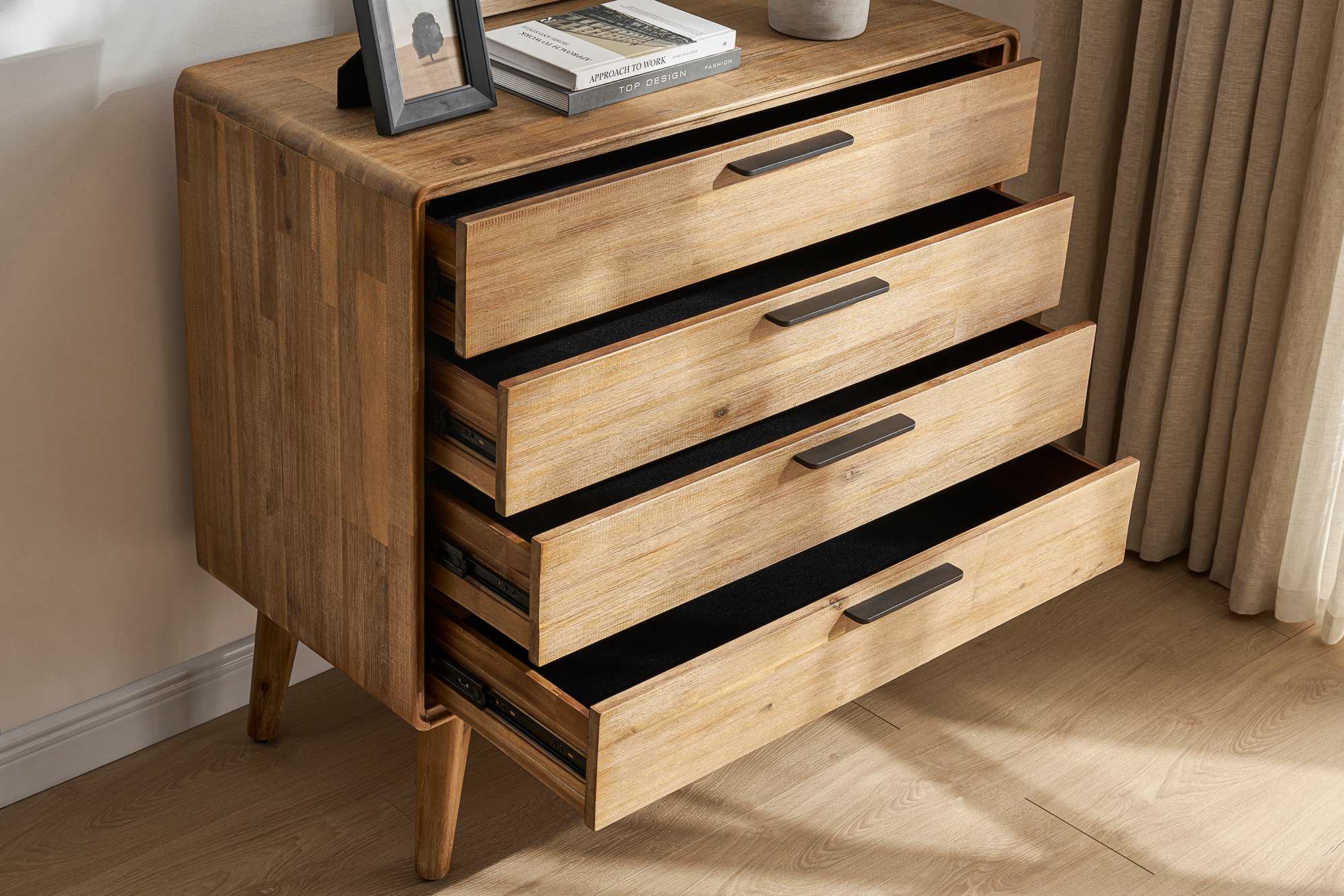 Seb 4-Drawer Dresser 4