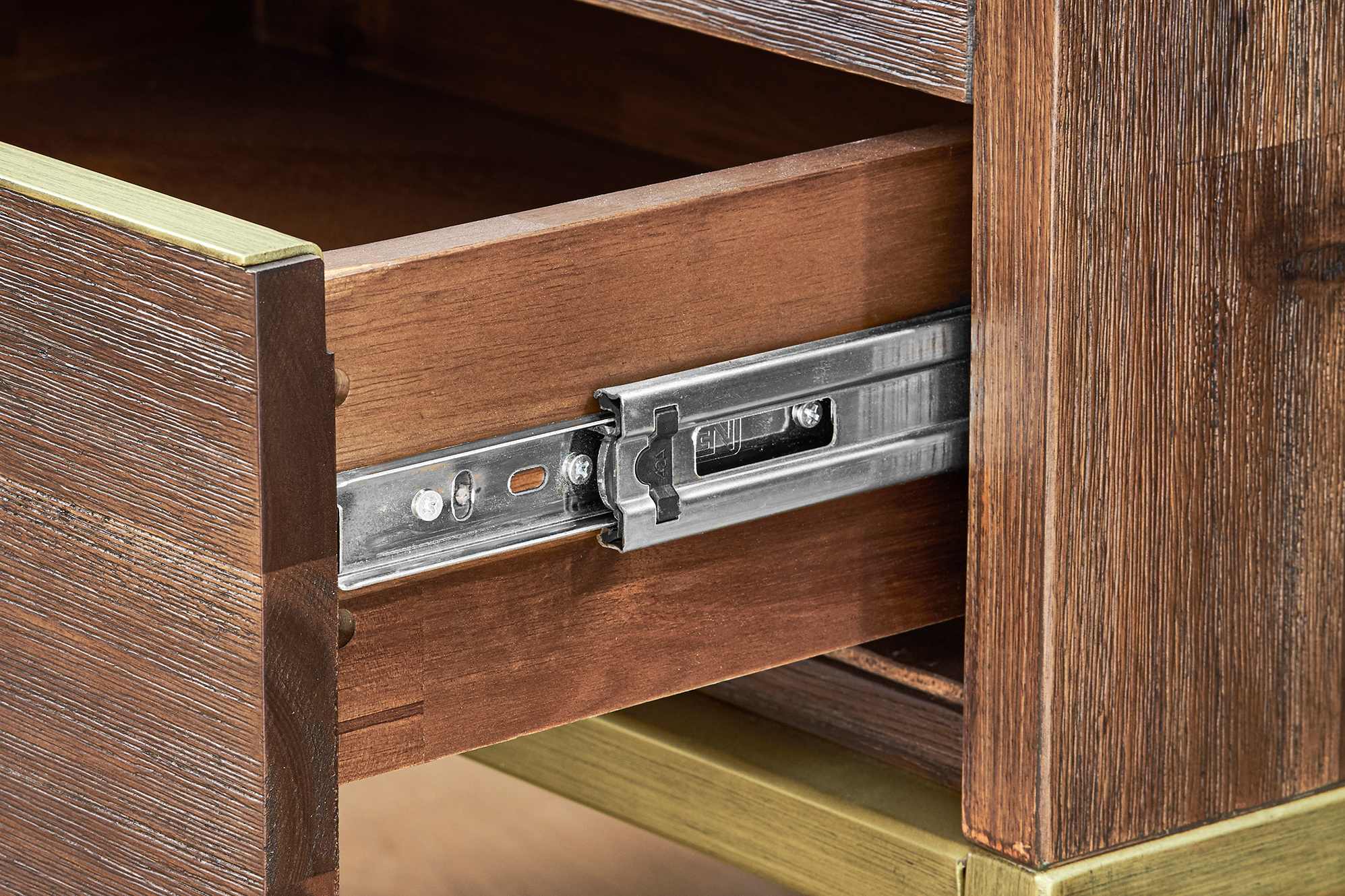 Hudson Bed with 2 Nightstands 10