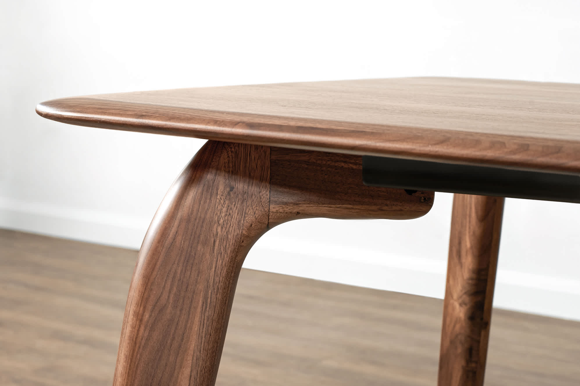 Vincent Dining Table, Walnut 3