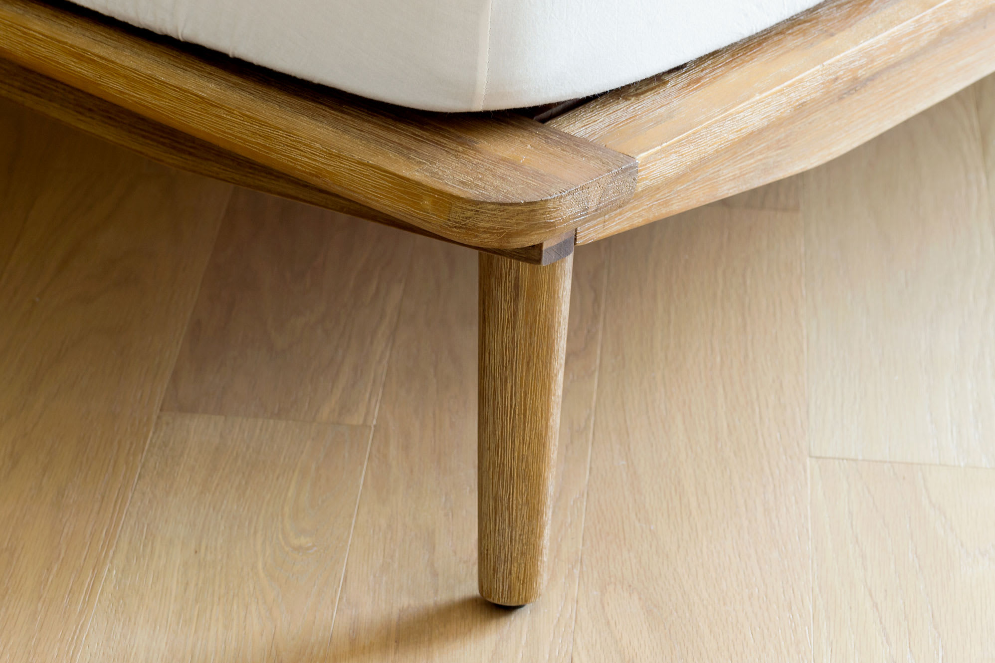 Spot Bed with 2 Spot Bedside Tables 4