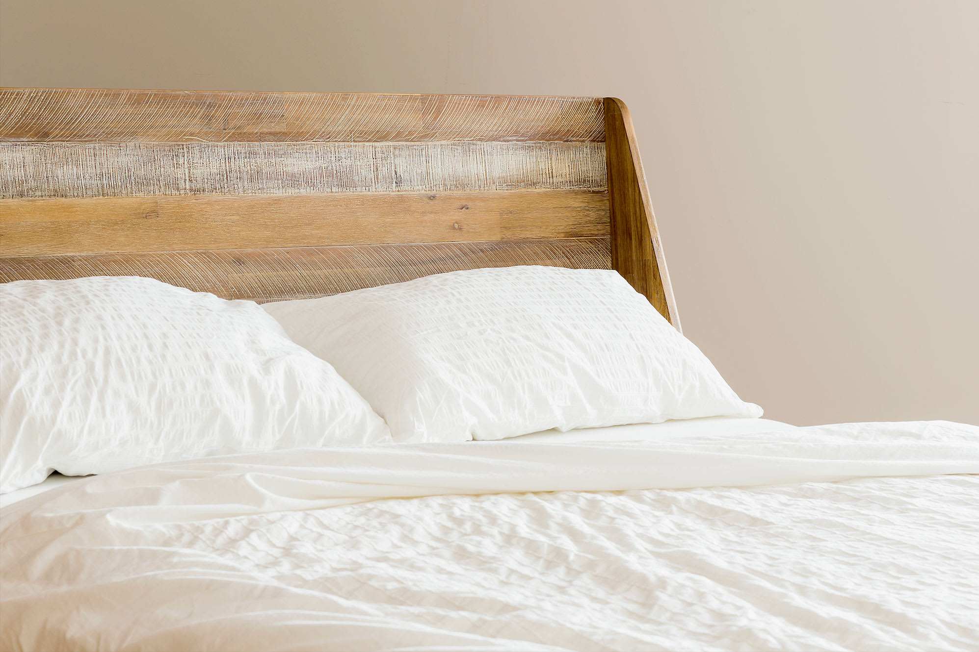 Spot Bed with 2 Spot Bedside Tables 5