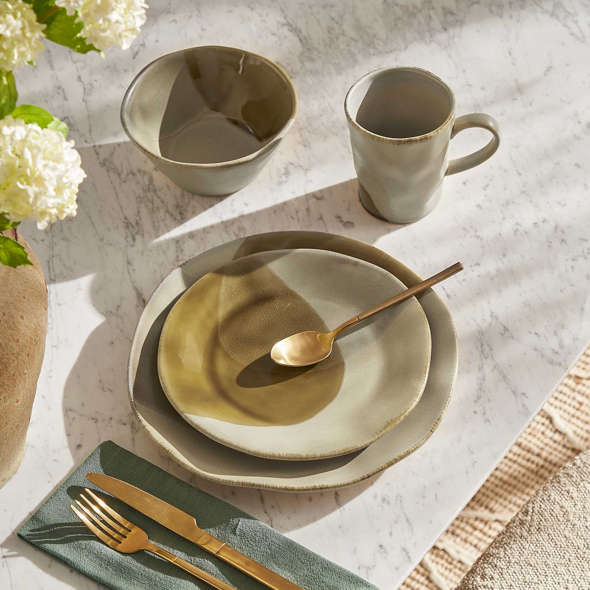 Eleanor 4-Piece Dinnerware Set 0