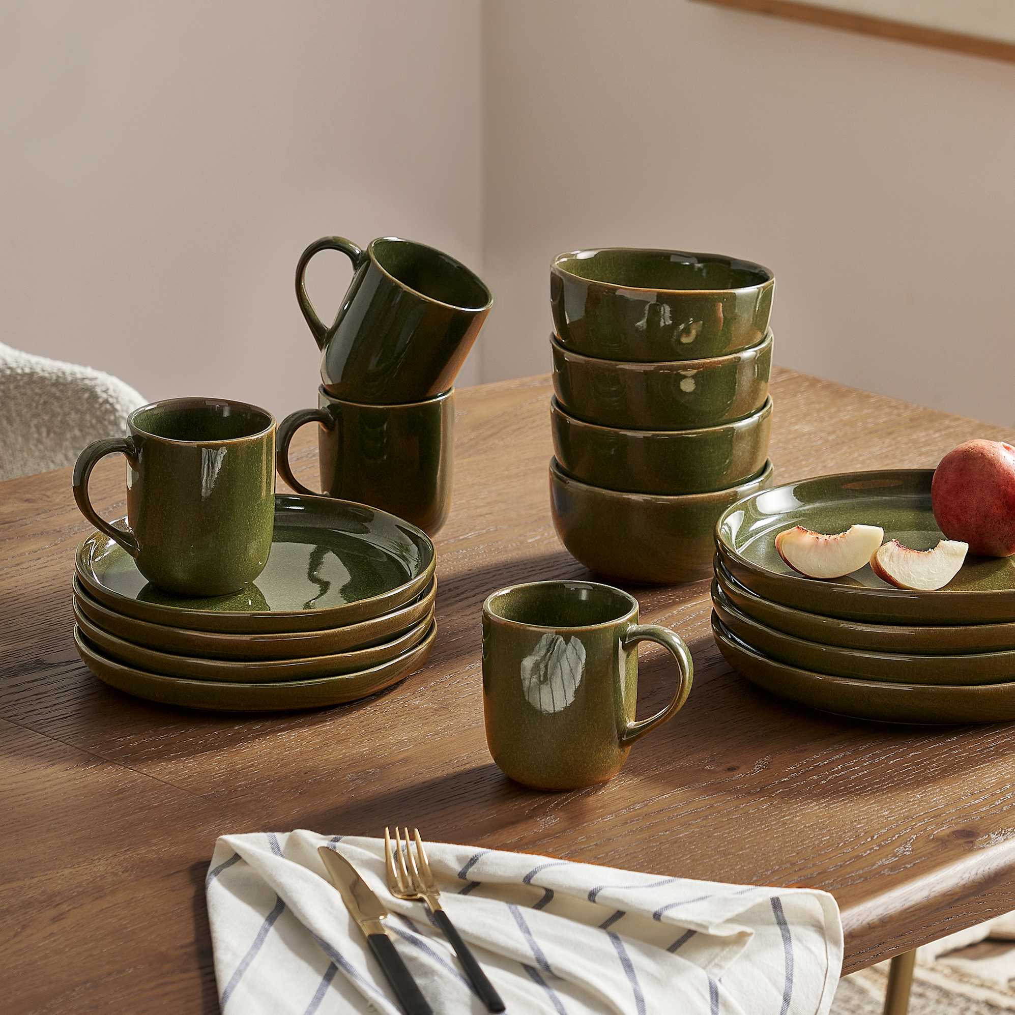 Renoir 16-Piece Dinnerware Set 0