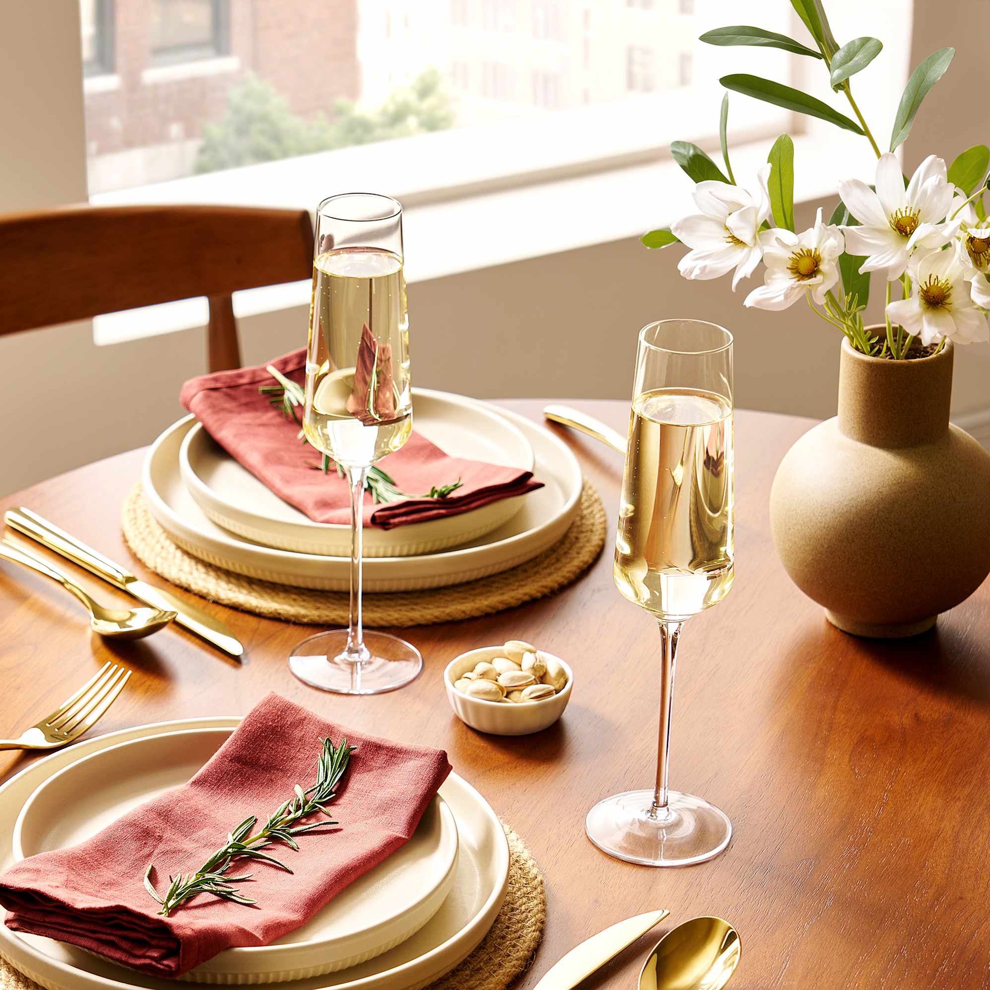 Lucent Champagne Glasses, Set of 4 3