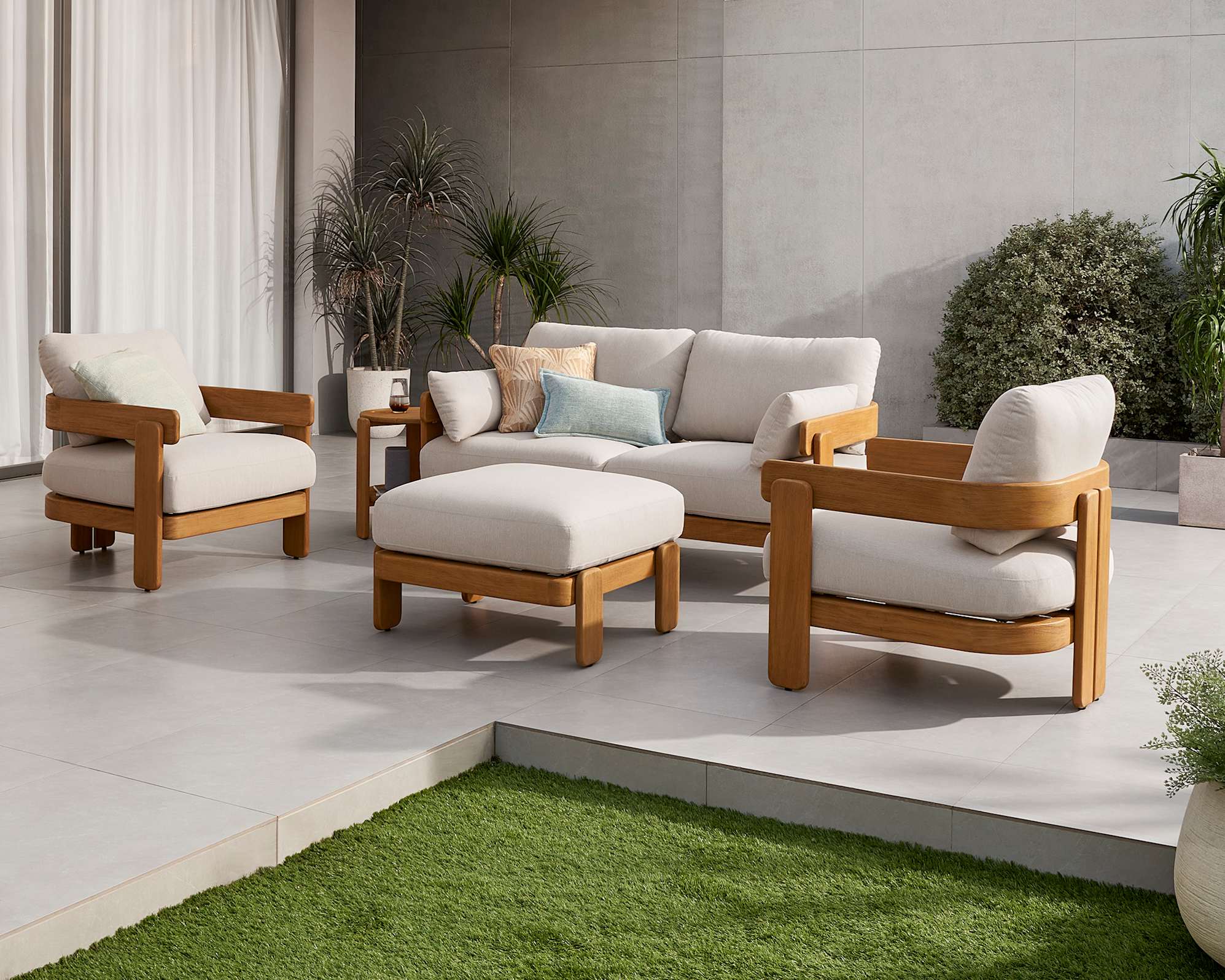 Eden Outdoor Ottoman 4