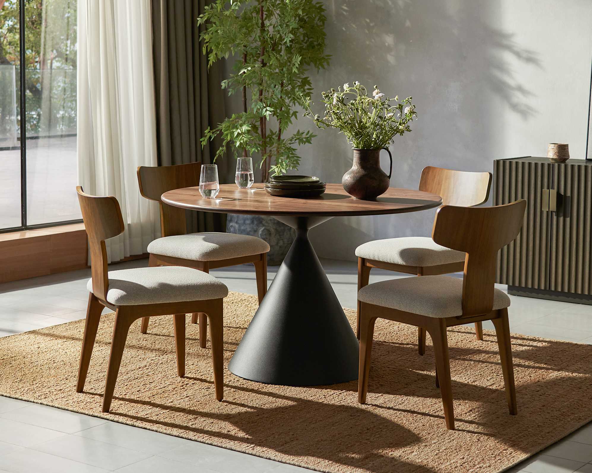Forma Round Dining Table 0