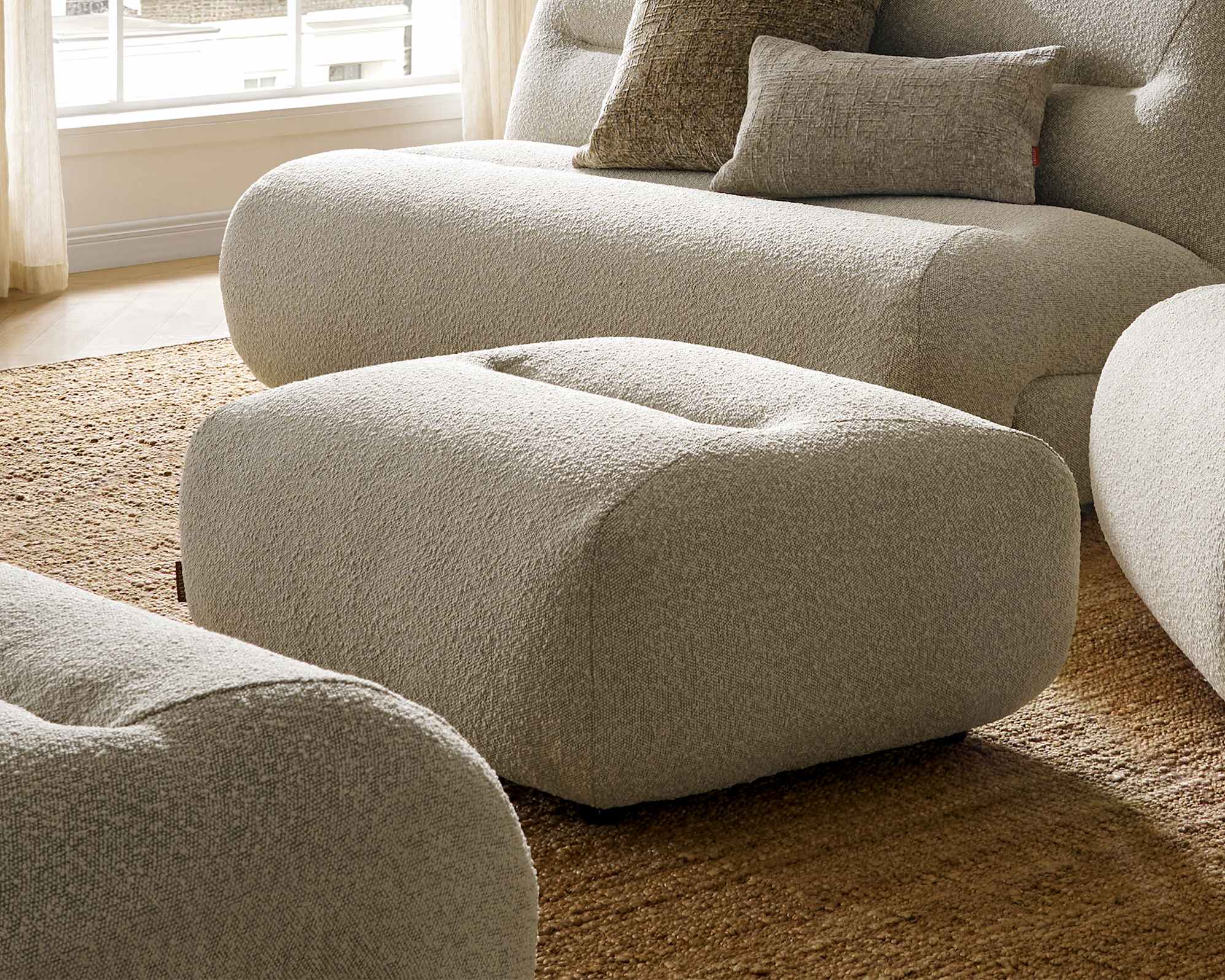 Tovi Performance Boucle Ottoman 0