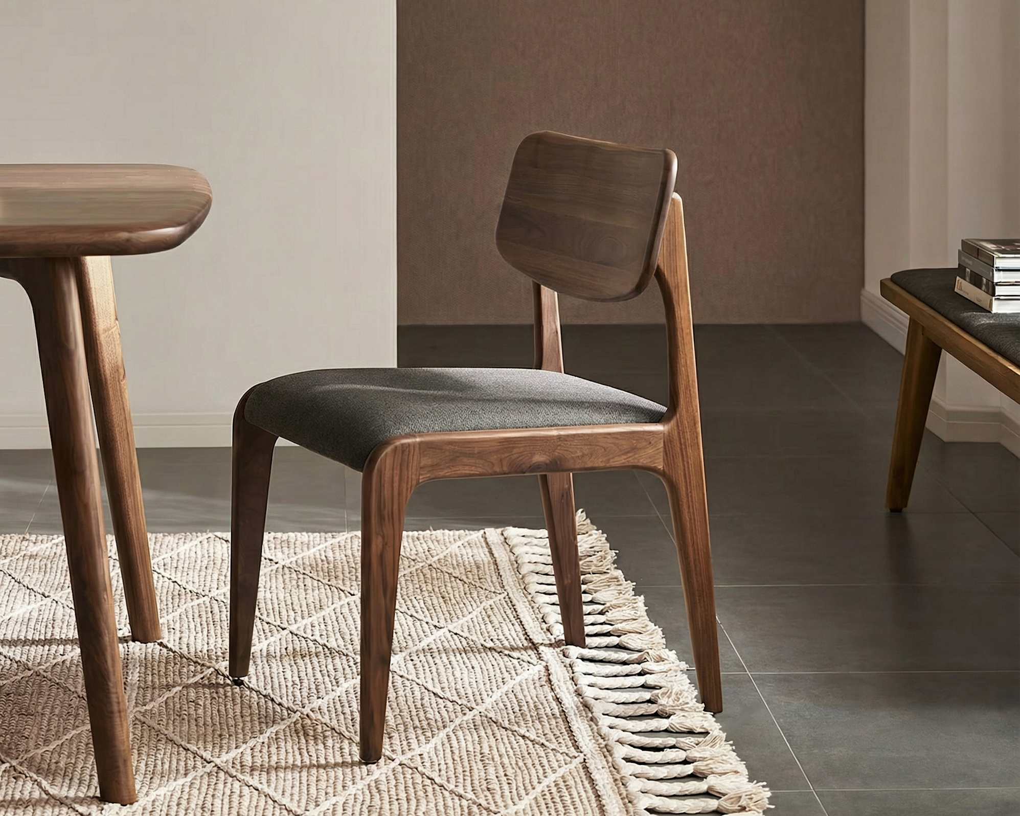 Vincent Chair, Walnut 0