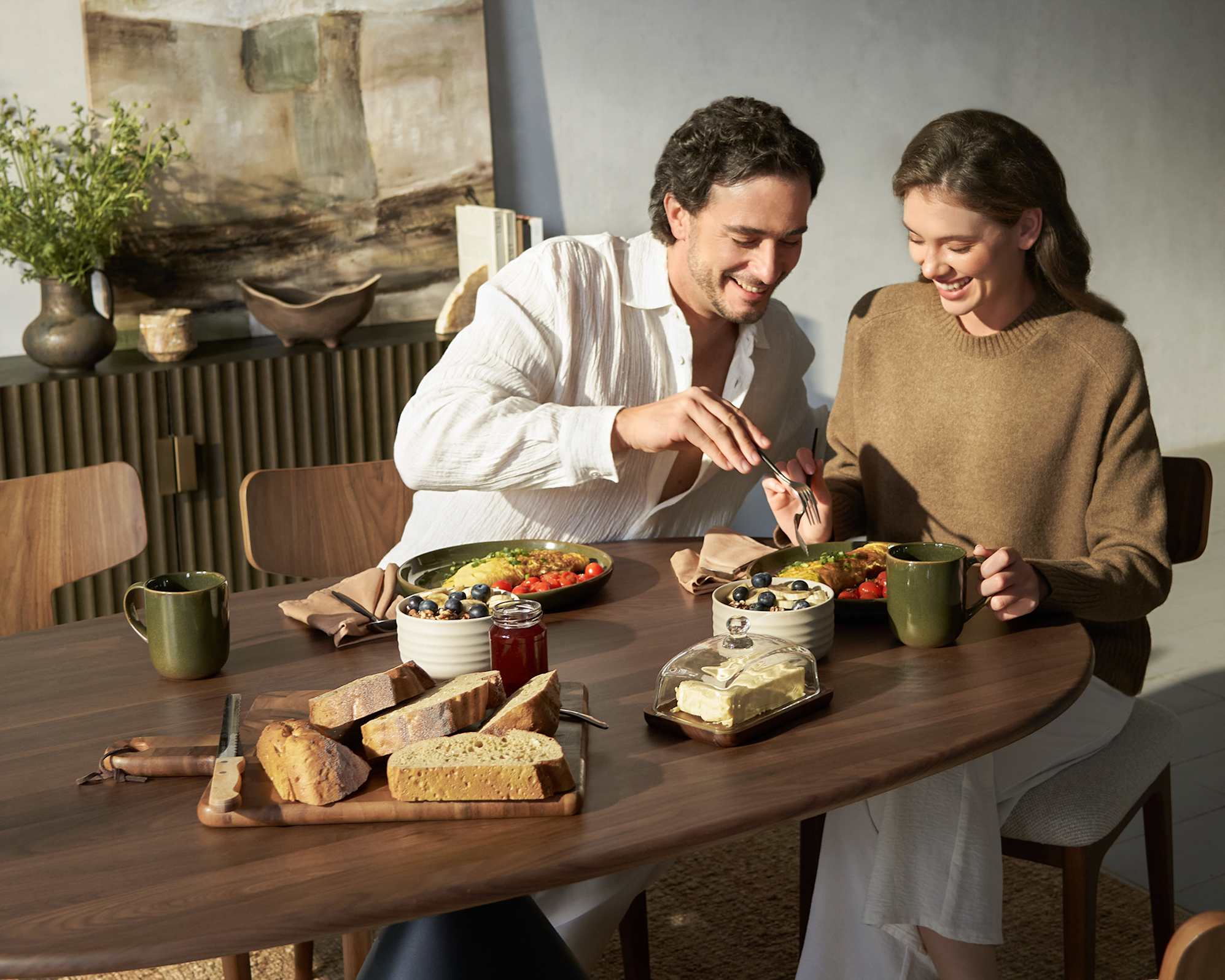 Forma Oval Dining Table 4