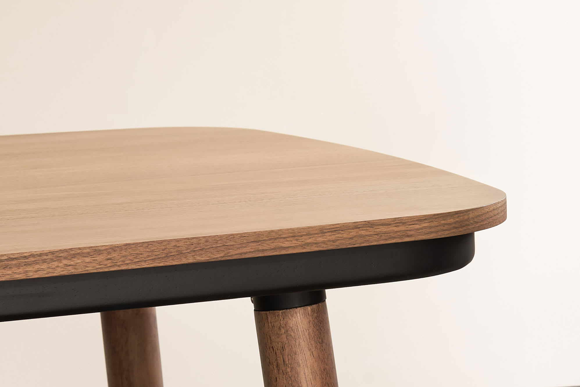 Strato Dining Table Walnut 4