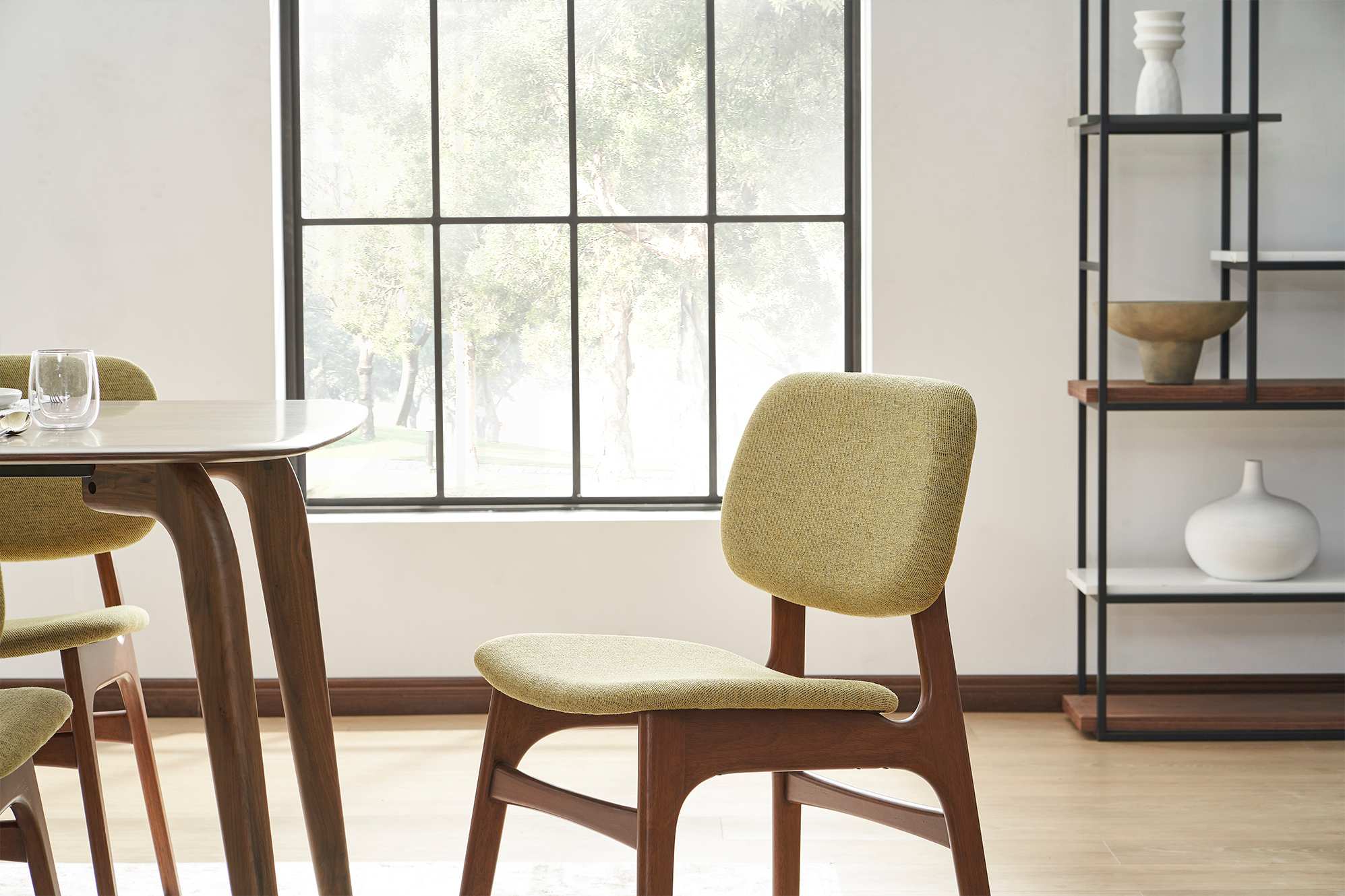 Theo Dining Table with 4 Joshua Chairs 7