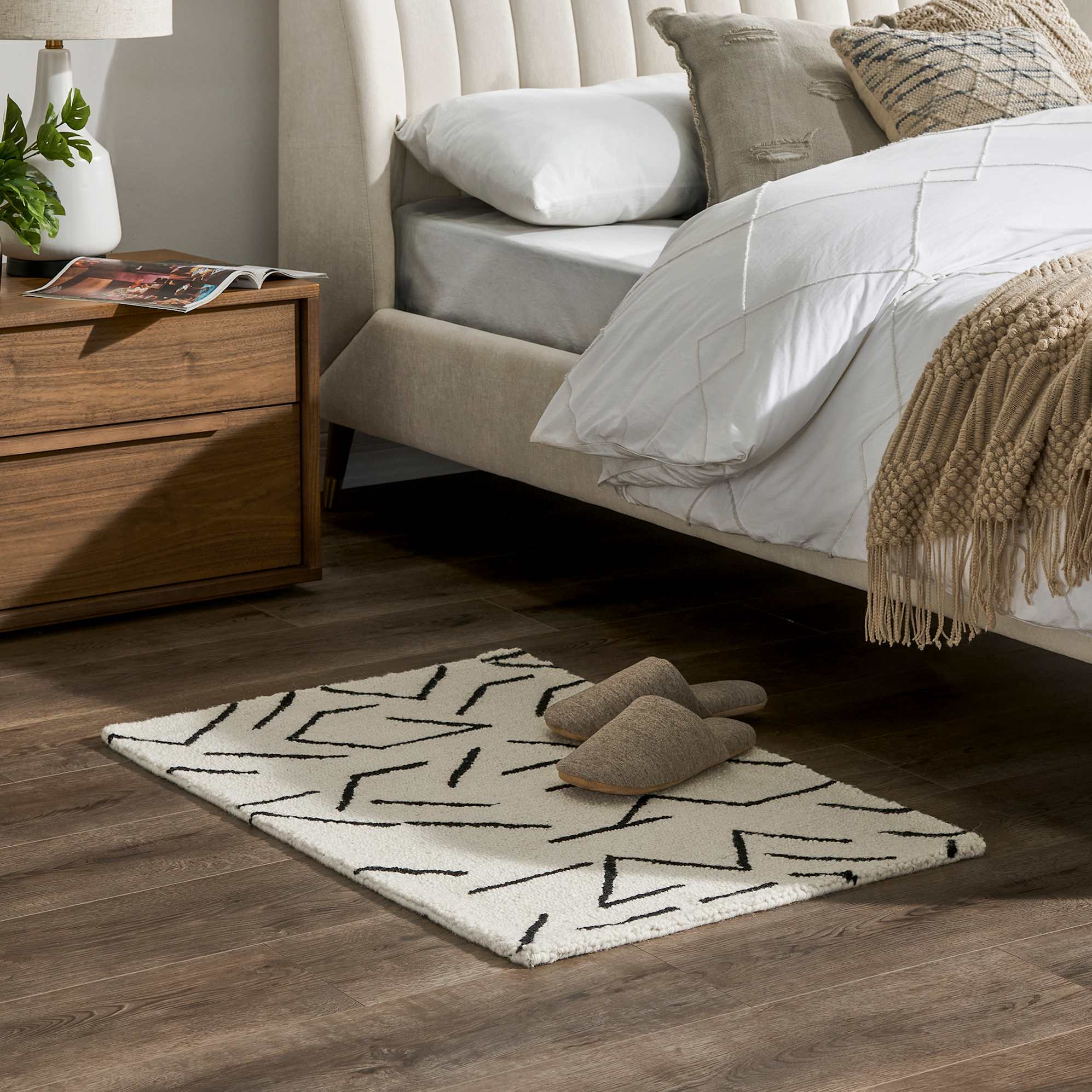 Lorenzo Wool Small Rug, 61 x 91cm lifestyle