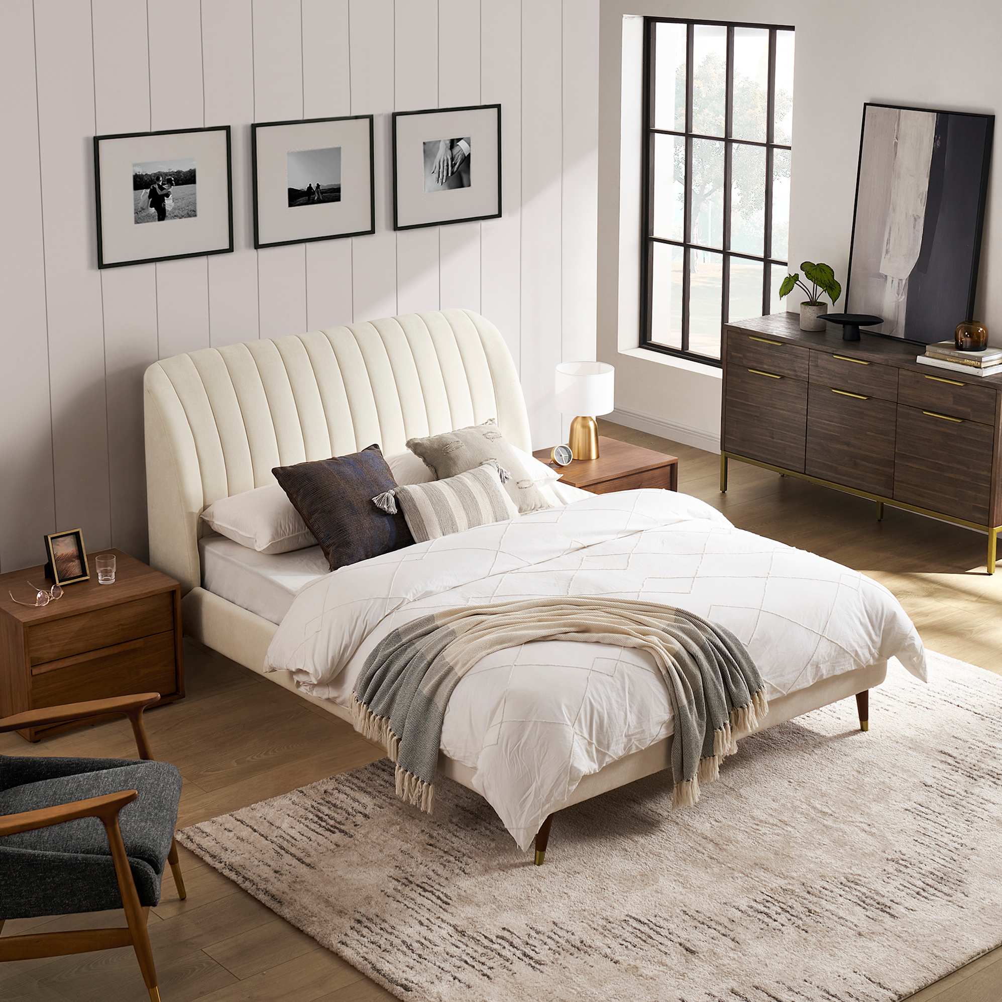 Lexi Queen Size Tufted Bed, Frost White lifestyle
