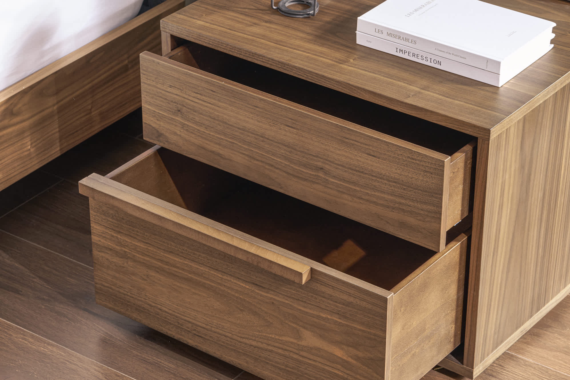 Joseph Bed Walnut with 2 Bedside Tables 8