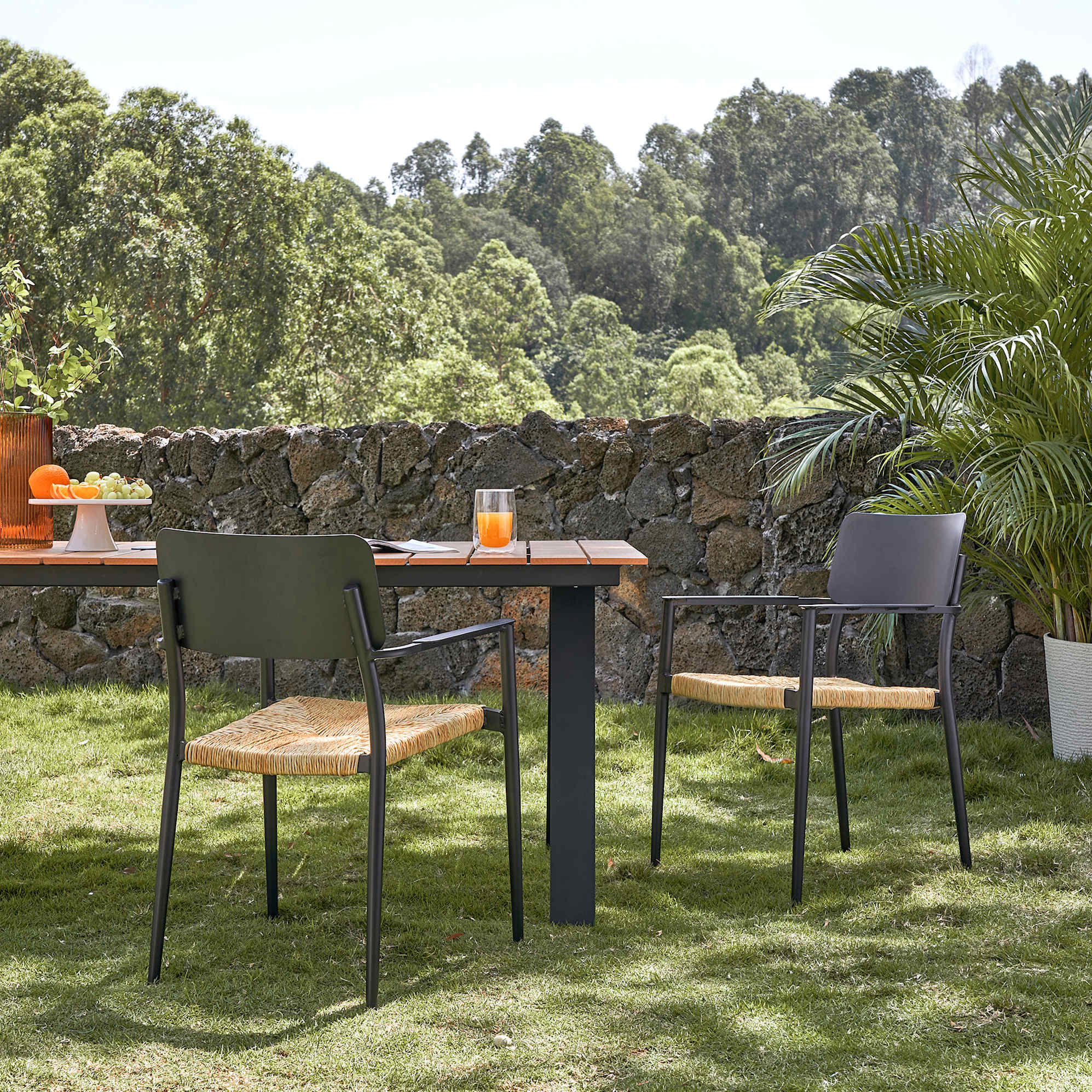 Sierra Outdoor Dining Table with 6 Newport Outdoor Chairs 1