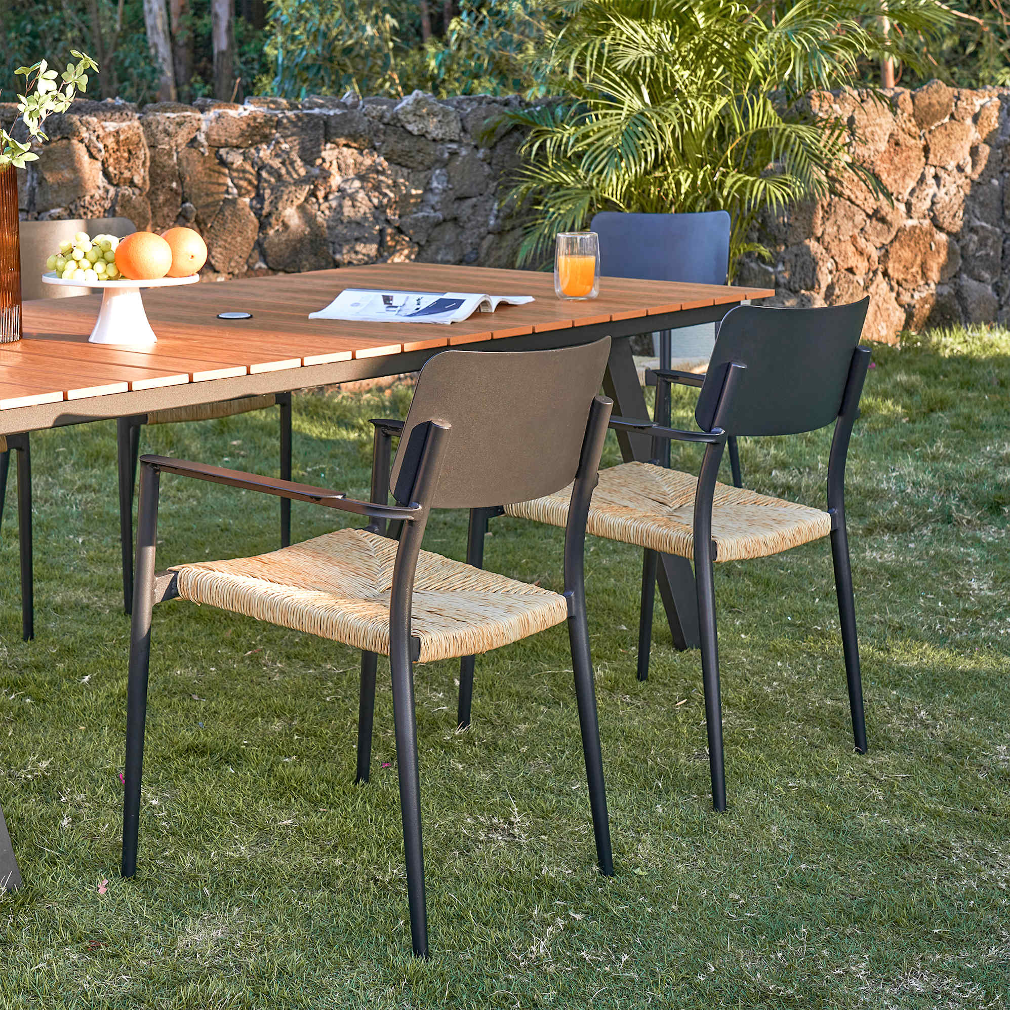 Sierra Outdoor Dining Table with 6 Newport Outdoor Chairs 2