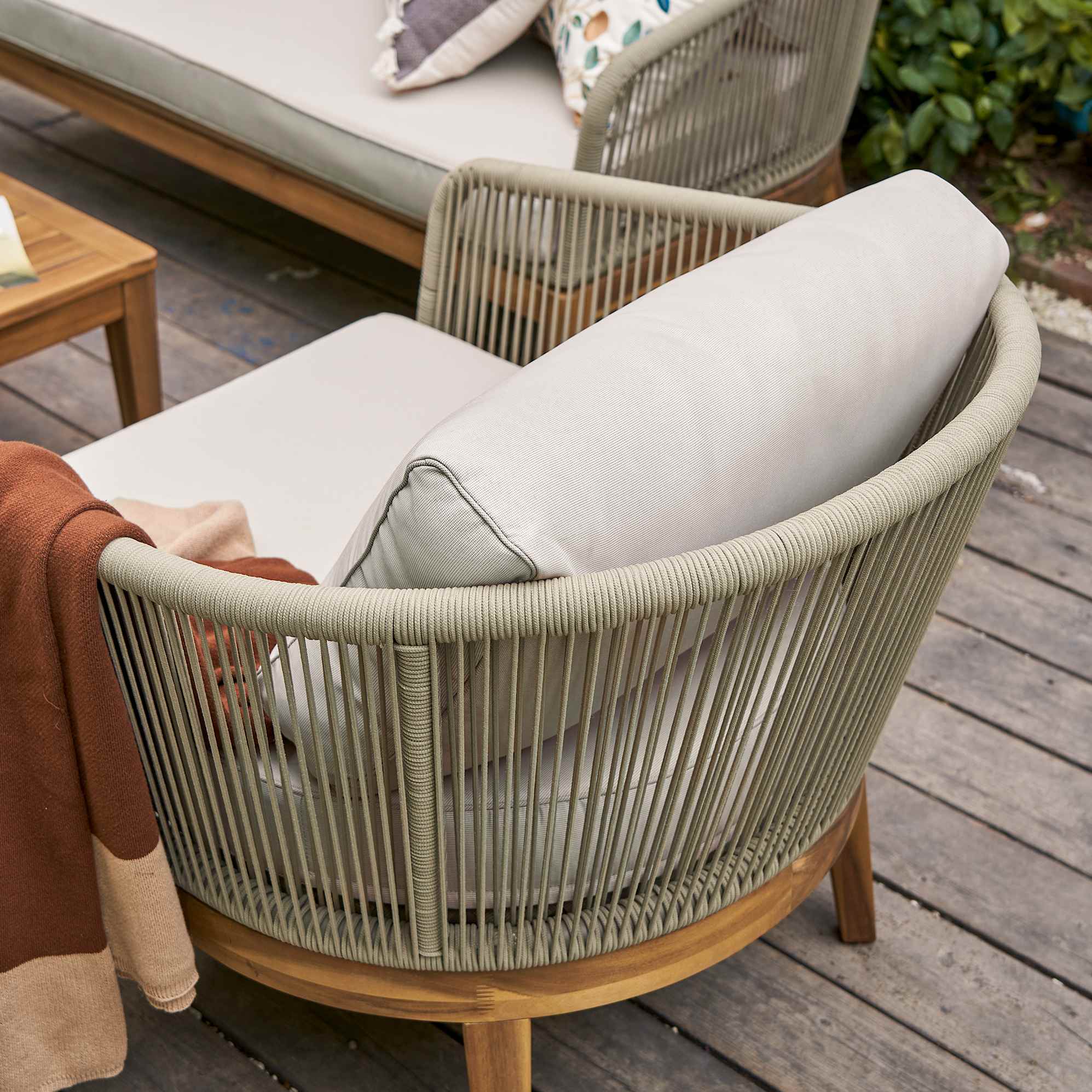 Maui Outdoor Loveseat, 2 Lounge Chairs & Table Set 8