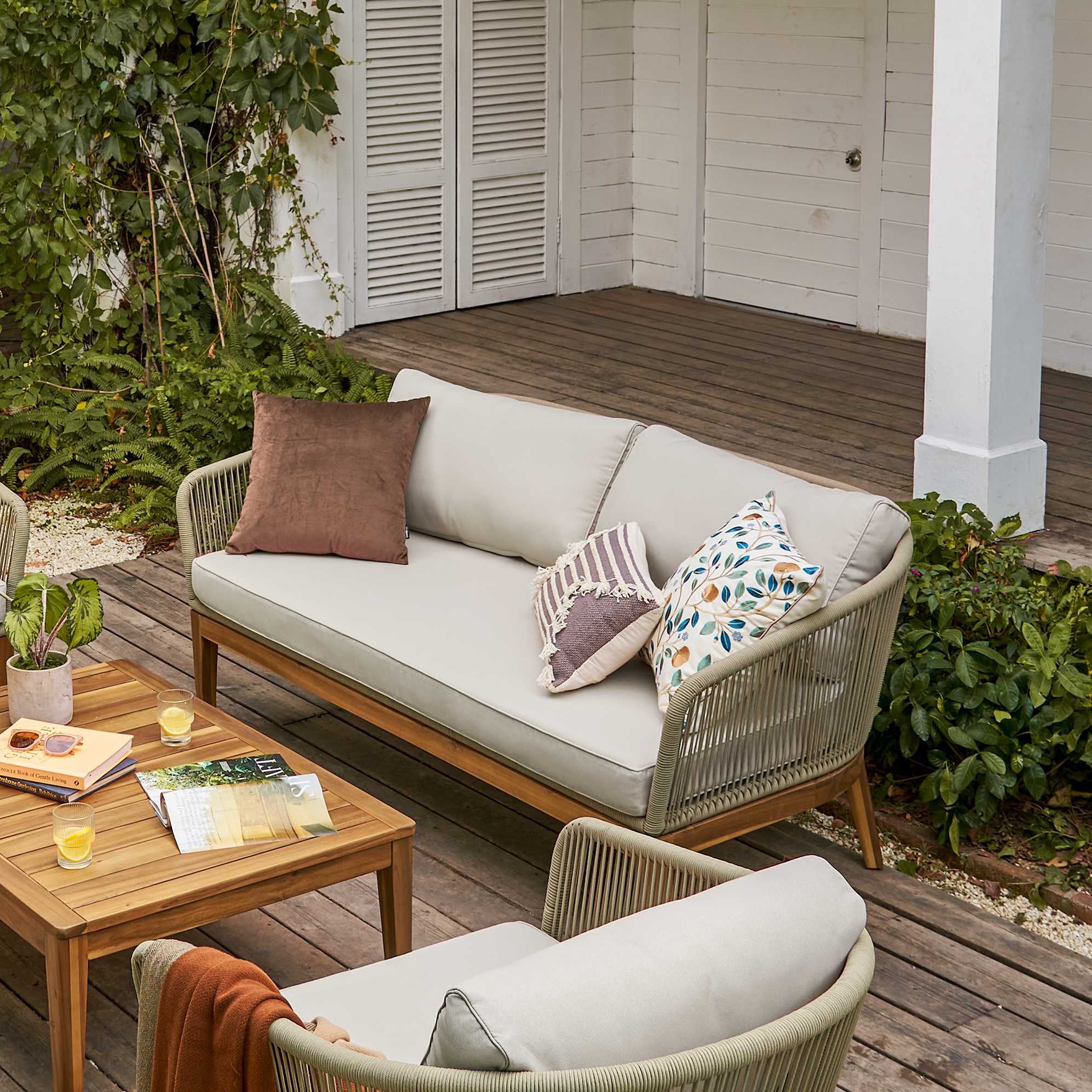 Maui Outdoor Loveseat, 2 Lounge Chairs & Table Set 3