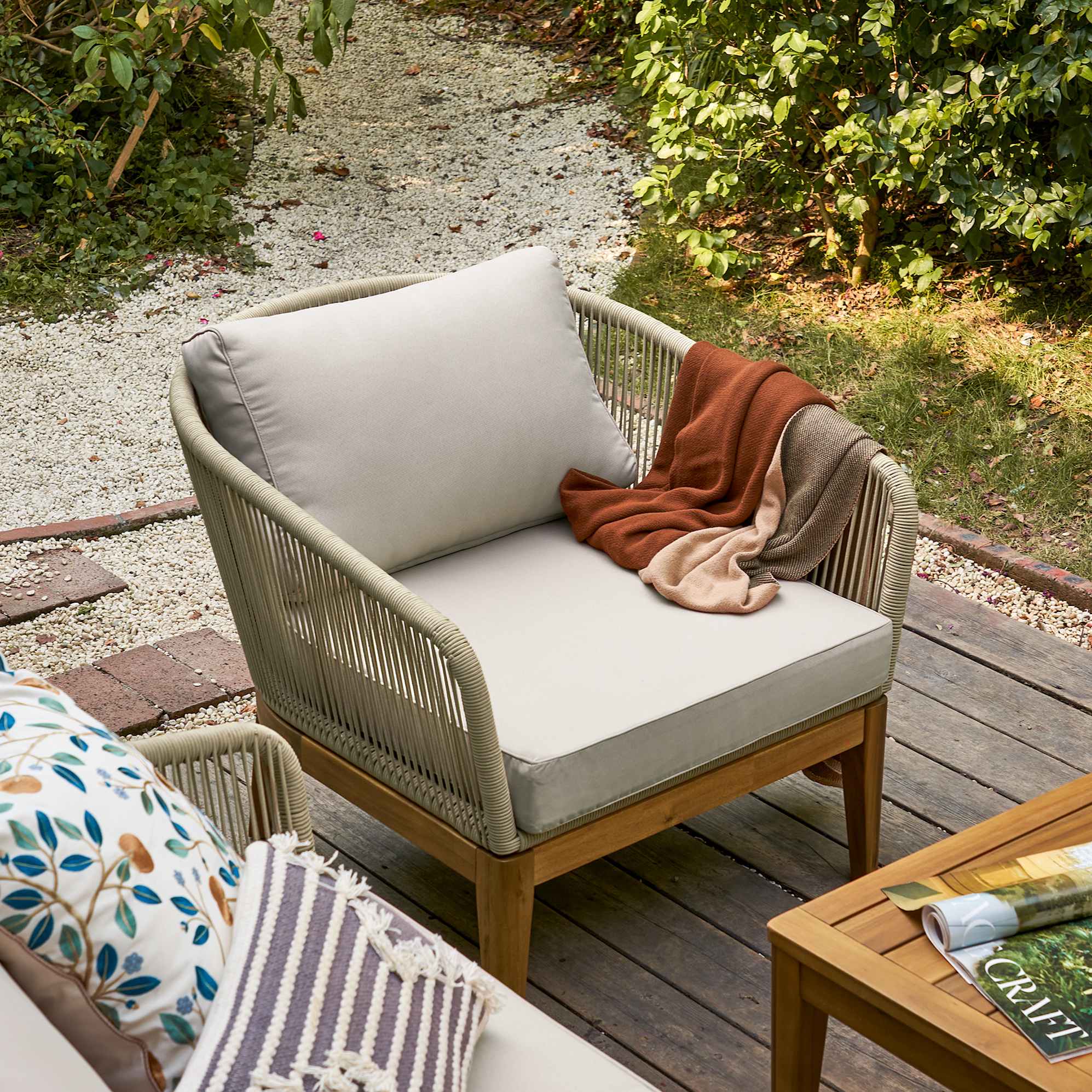 Maui Outdoor Loveseat, 2 Lounge Chairs & Table Set 4