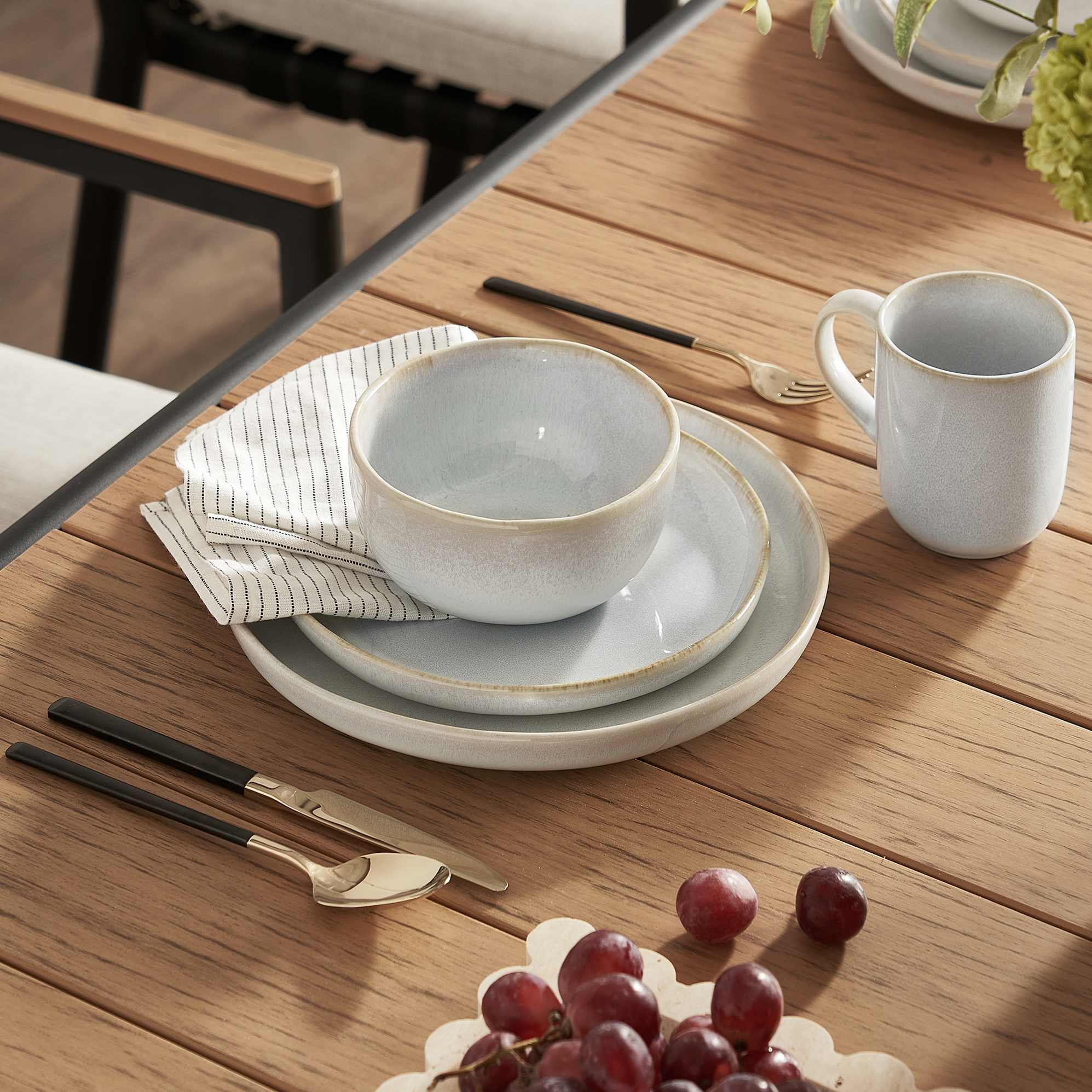 Renoir Pearl Dinner Plates, Set of 4 lifestyle