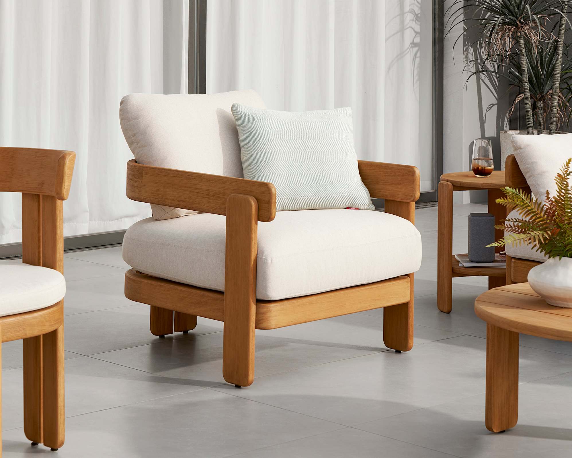 Eden Outdoor Lounge Chair, (Sable) Oat lifestyle