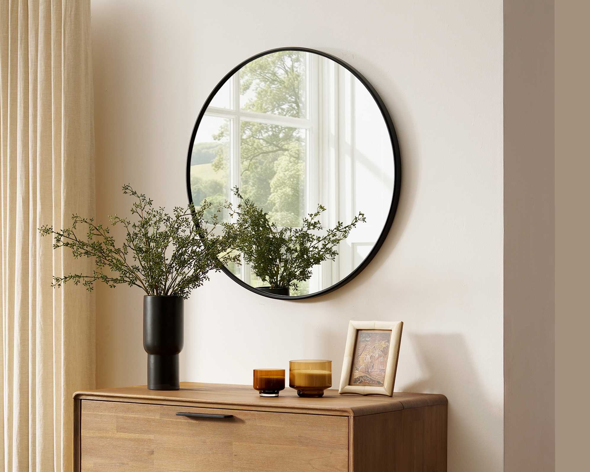 Aria Round Wall Mirror Dia. 29.5", Black lifestyle