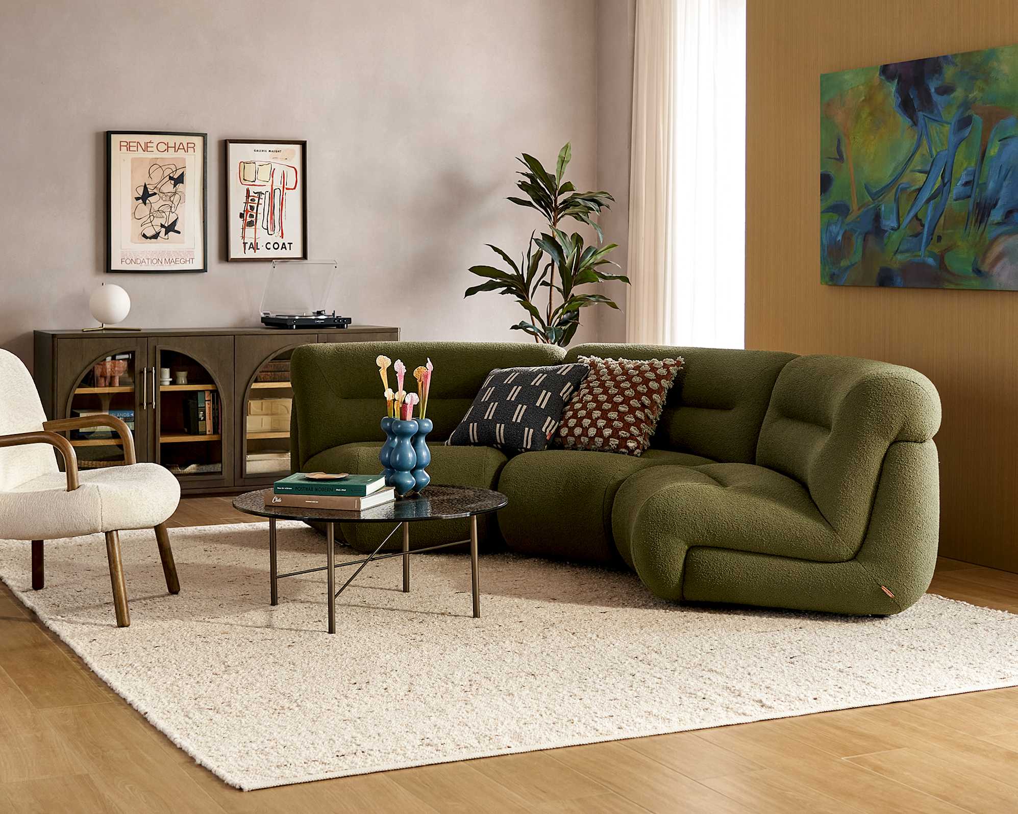 Tovi Curve Sofa, (Performance Infinity Boucle) Moss lifestyle