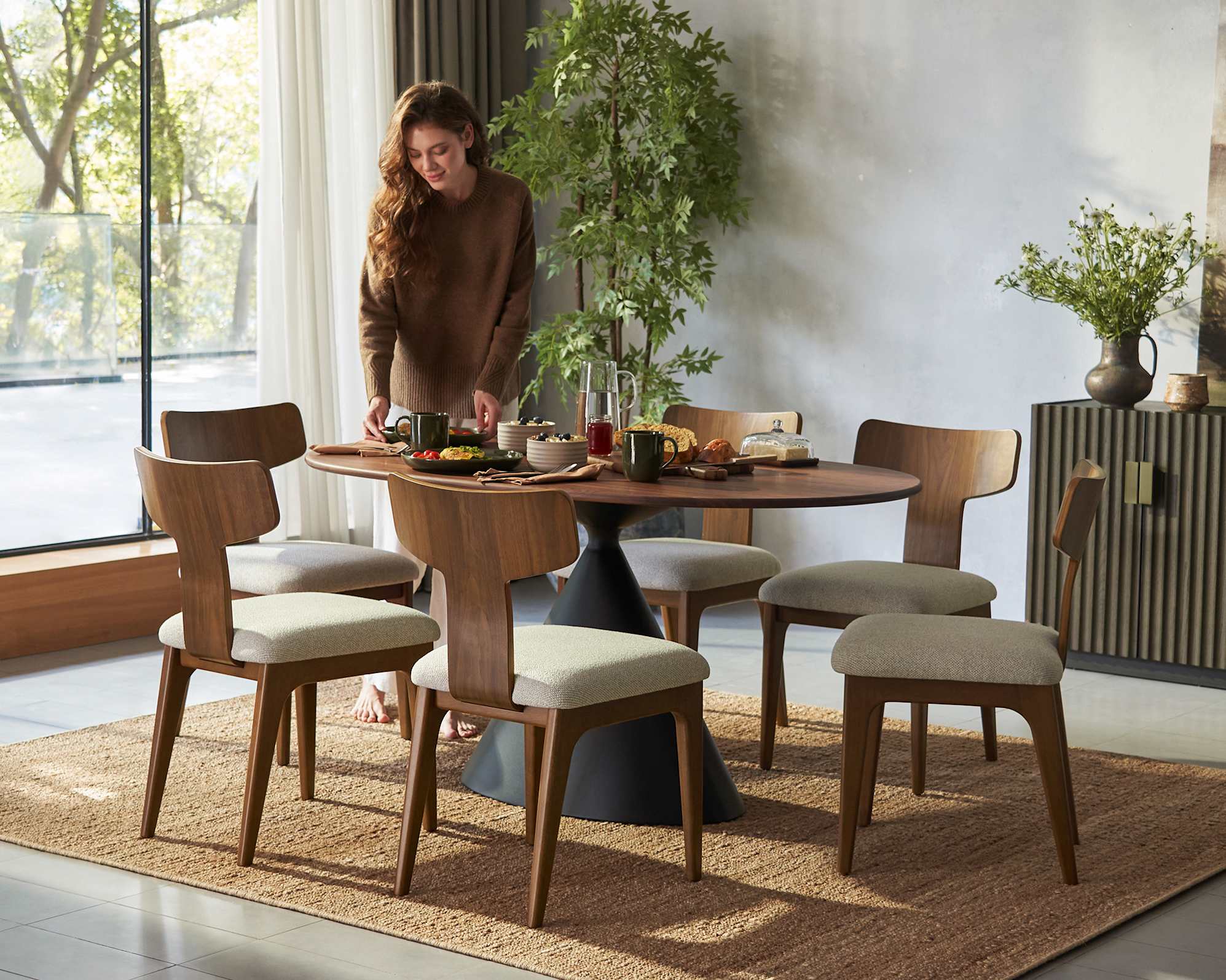 Forma Oval Dining Table 5